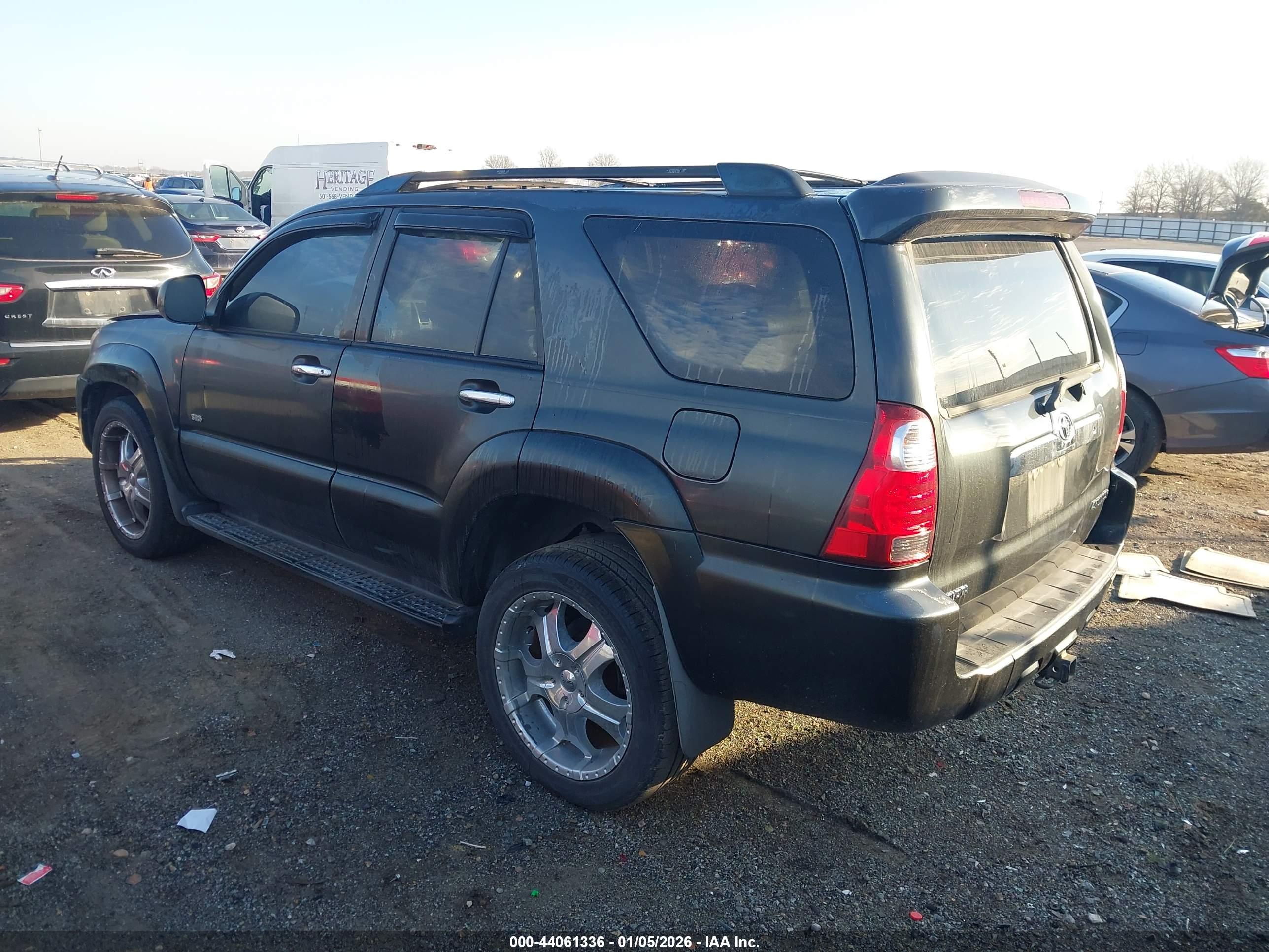 TOYOTA 4RUNNER image 3