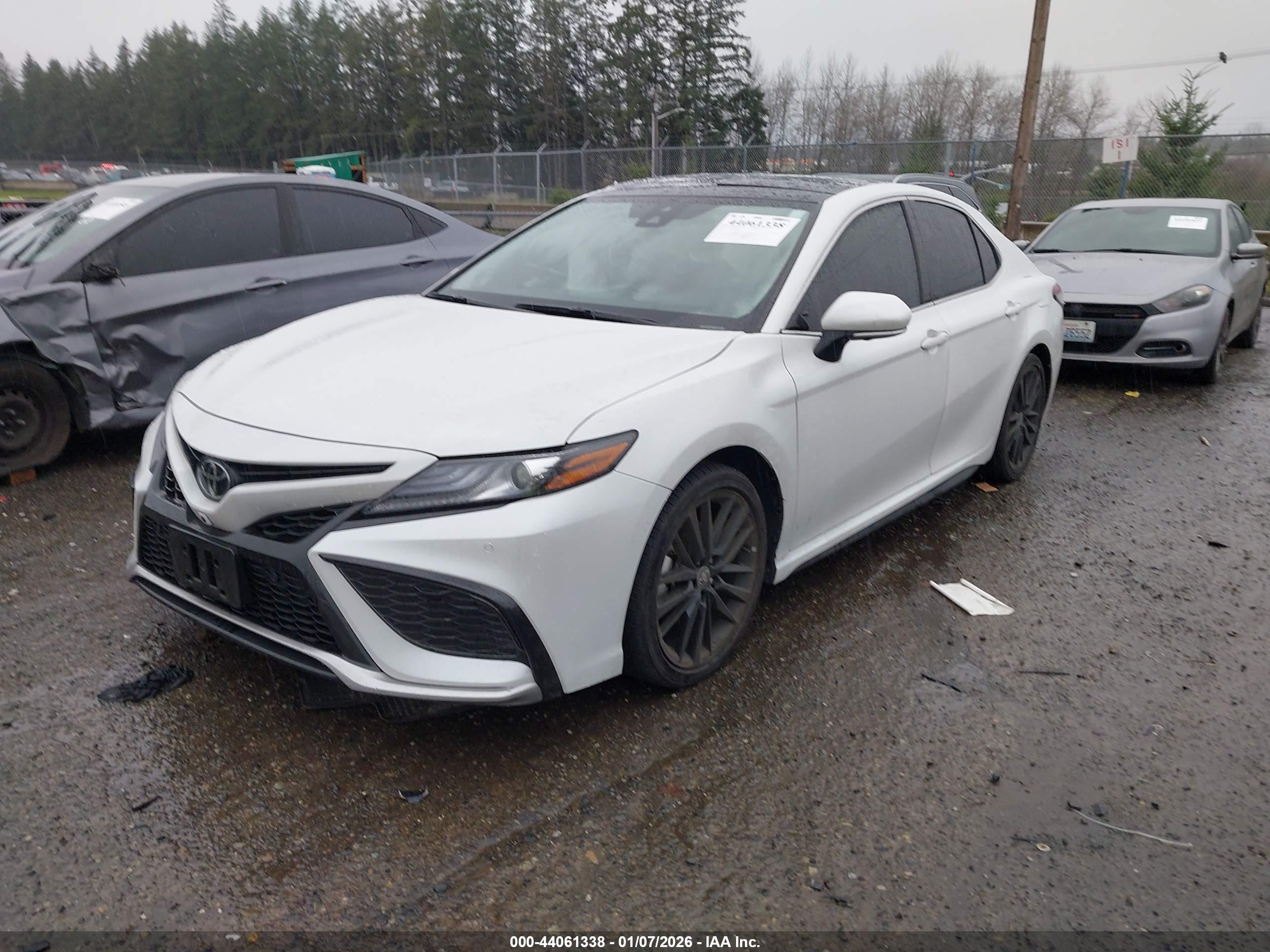 TOYOTA CAMRY image 2