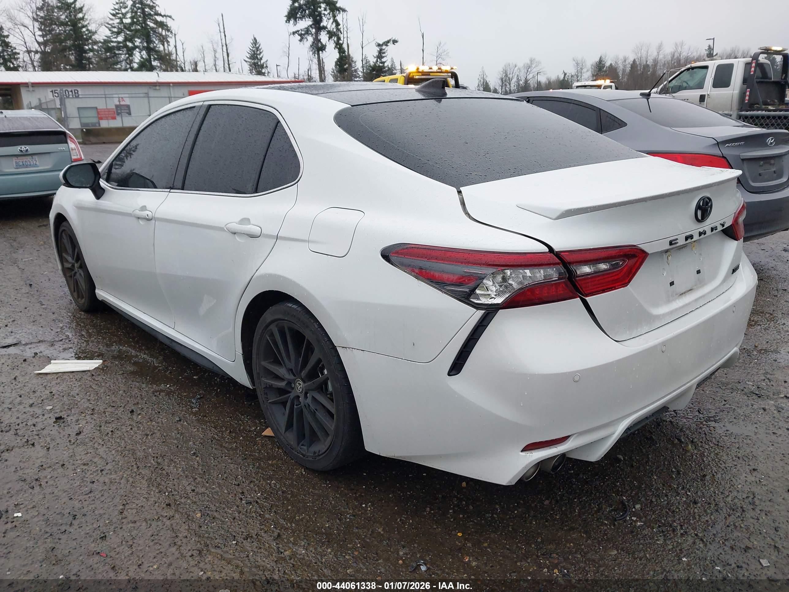 TOYOTA CAMRY image 3