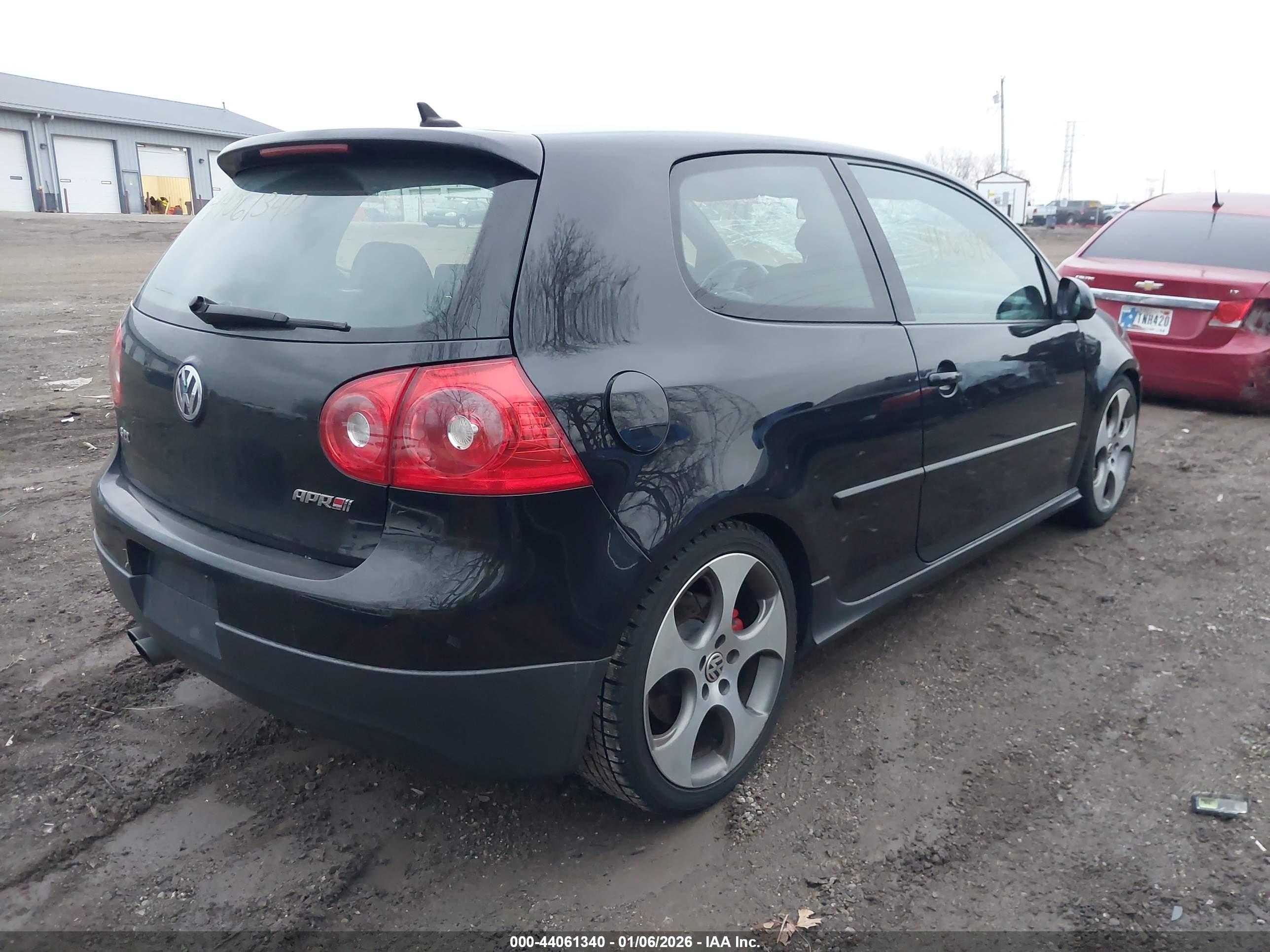 VOLKSWAGEN GTI image 4
