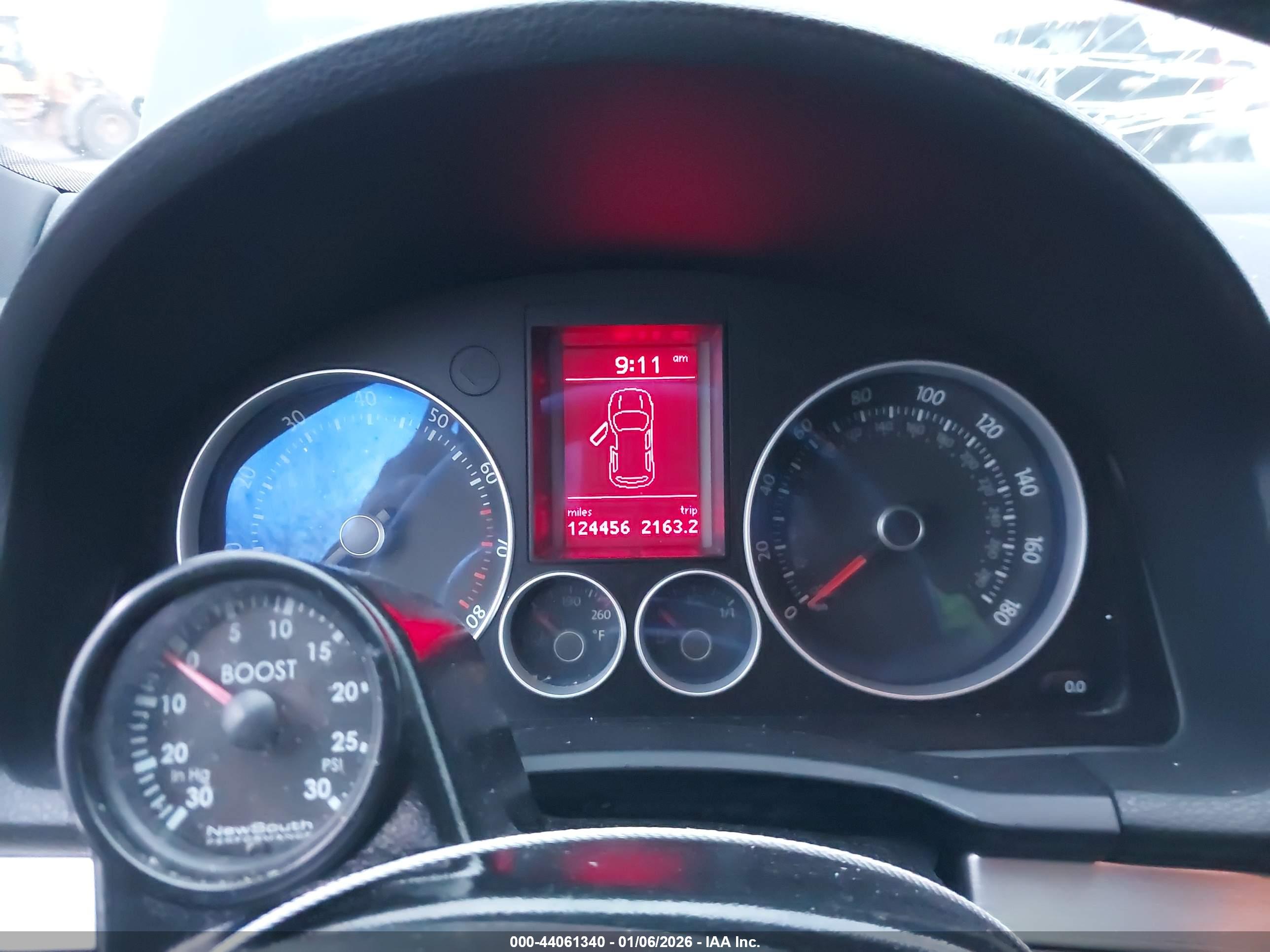 VOLKSWAGEN GTI image 7