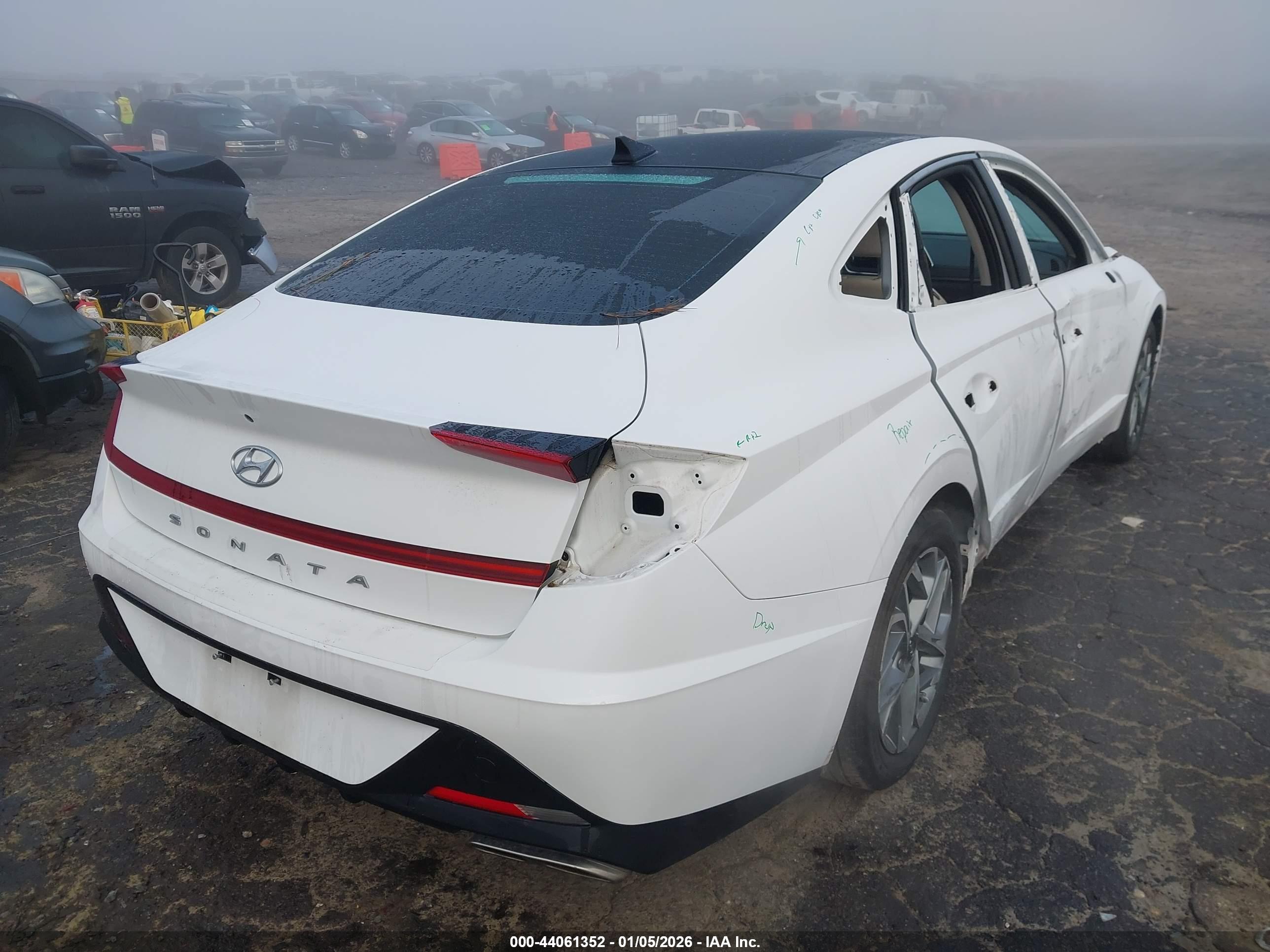 HYUNDAI SONATA image 4
