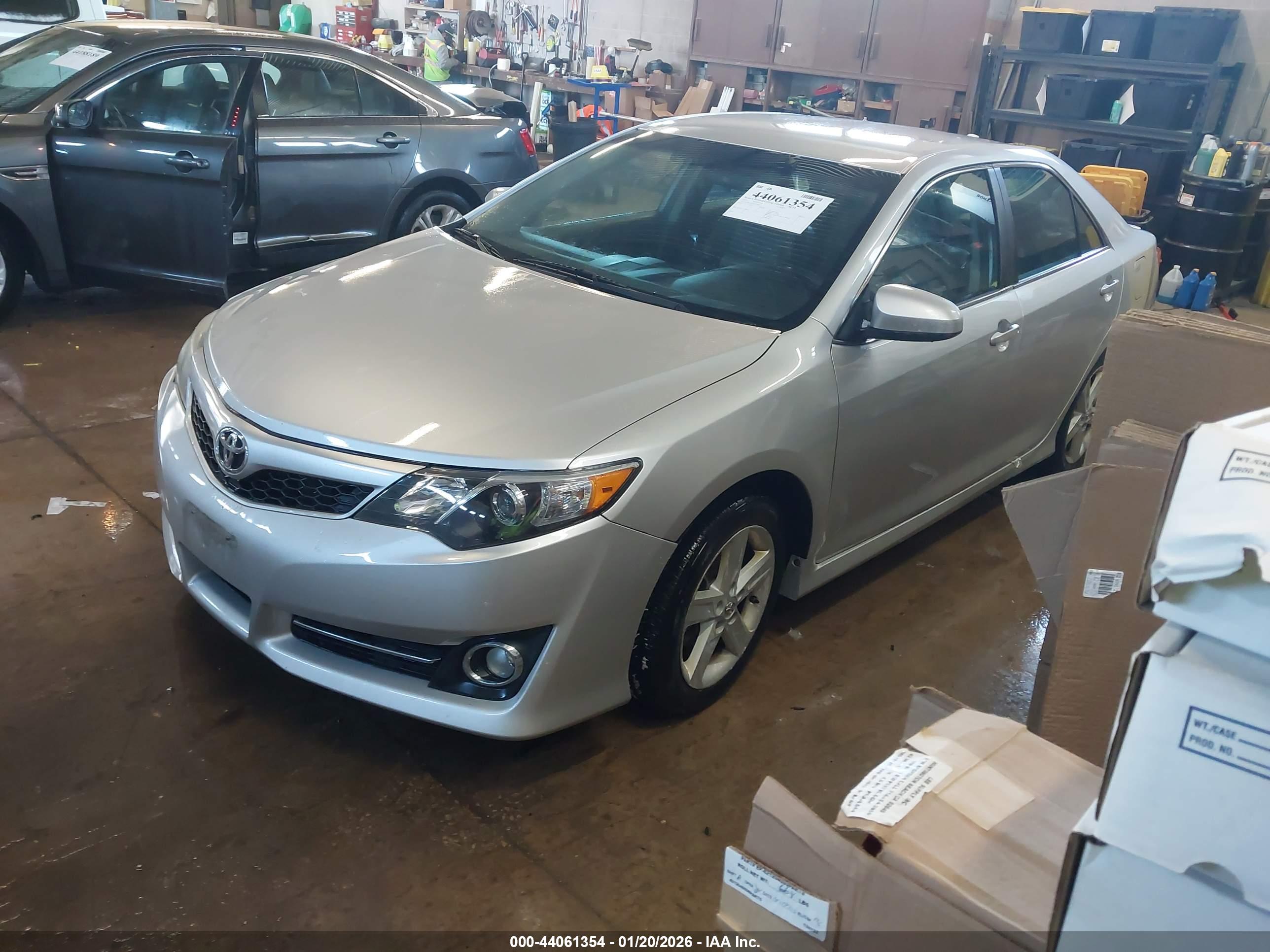 TOYOTA CAMRY image 2