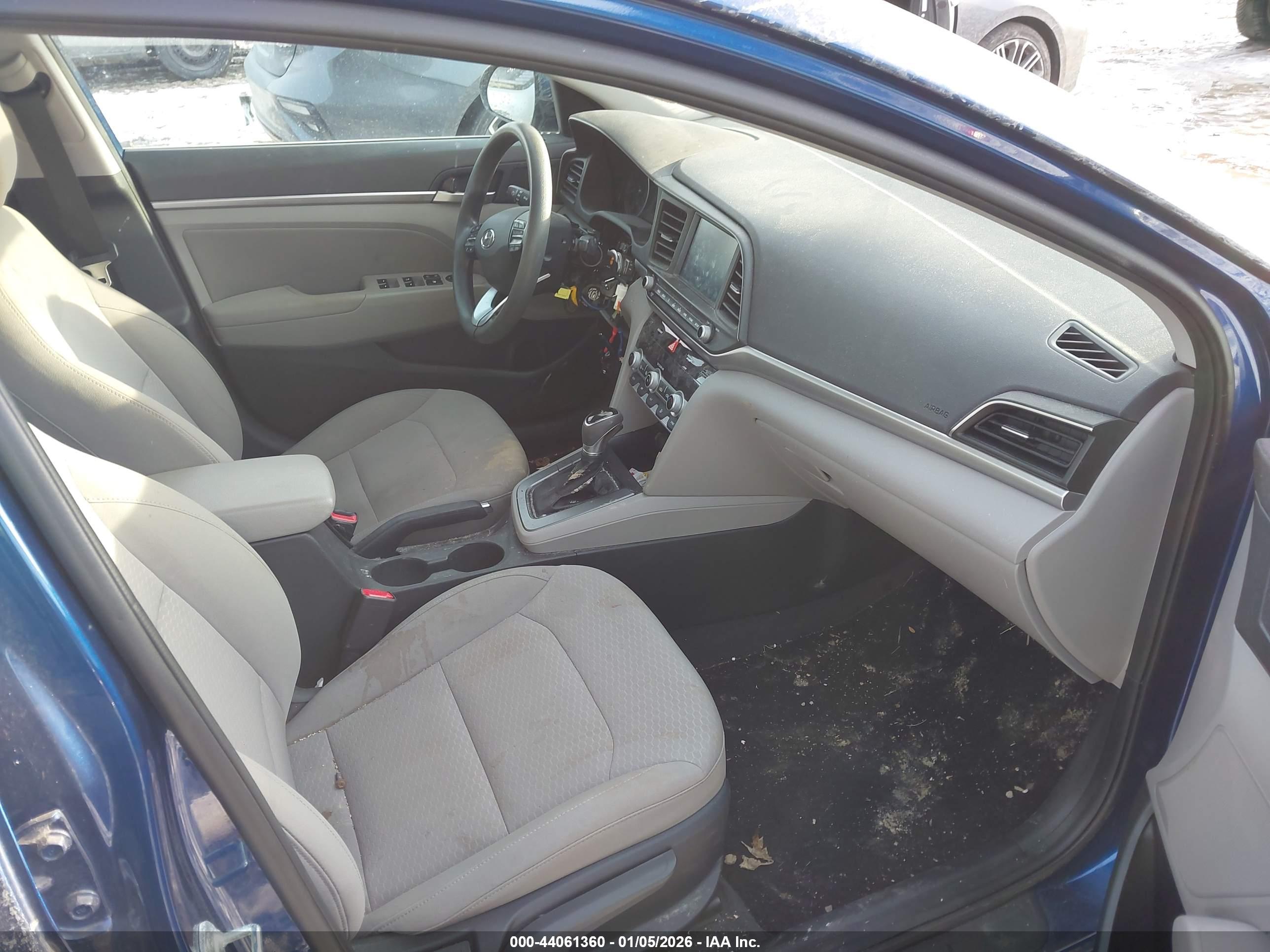 HYUNDAI ELANTRA image 5