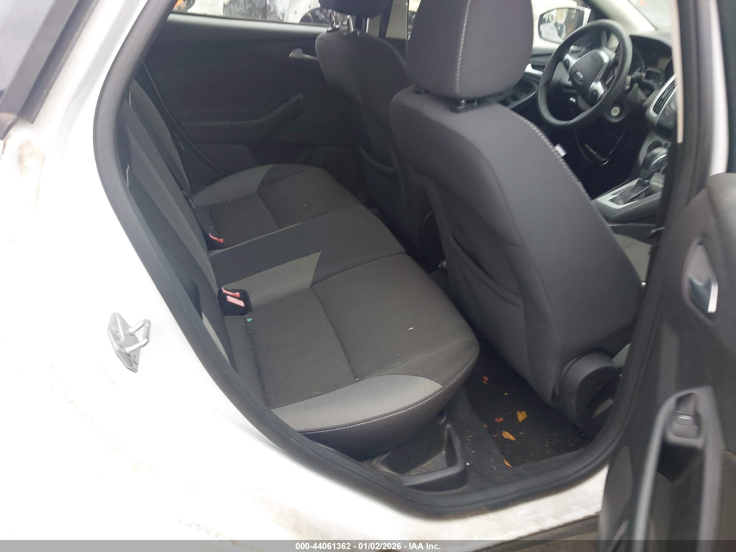 FORD FOCUS image 8
