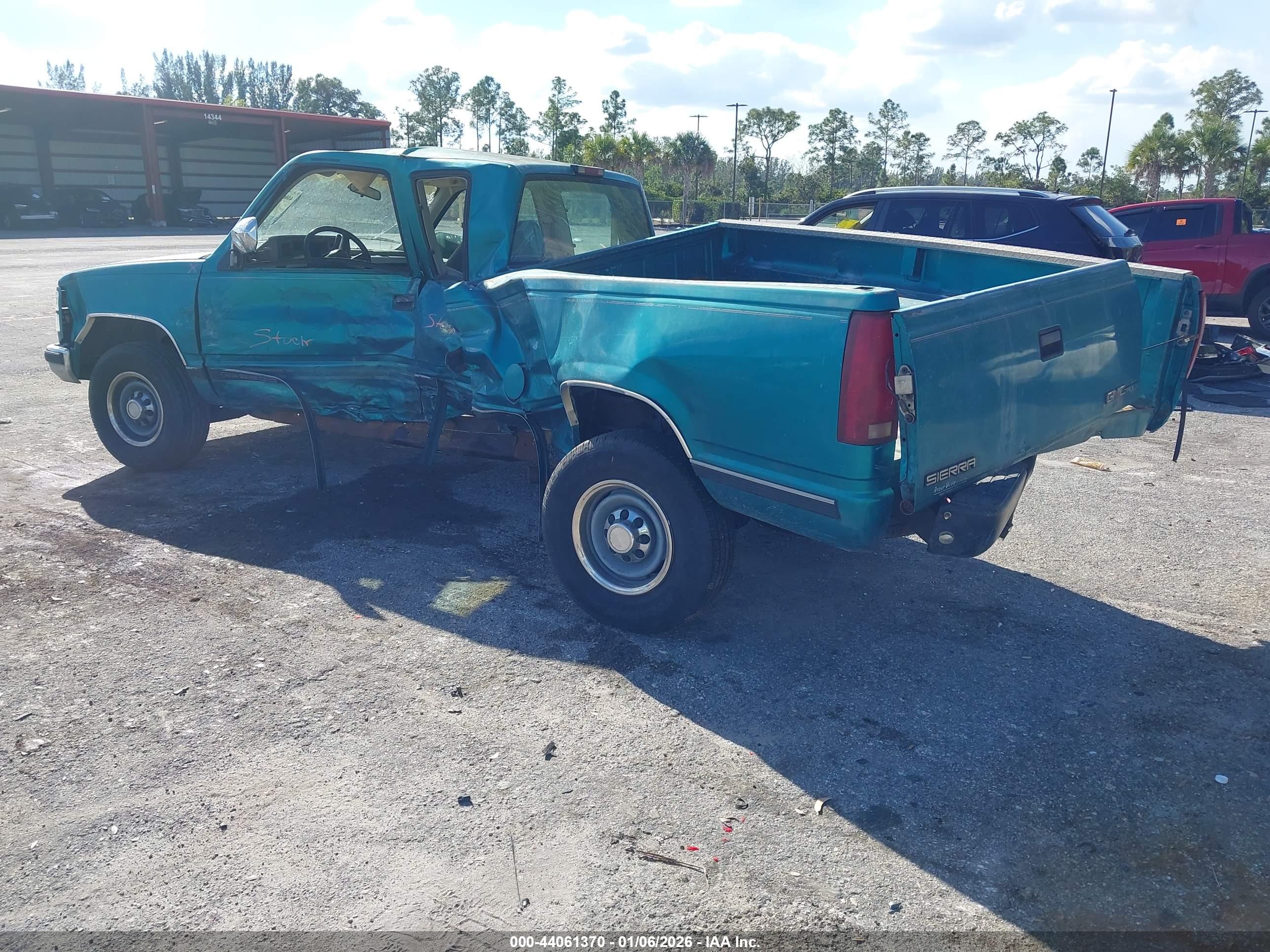 GMC SIERRA image 3