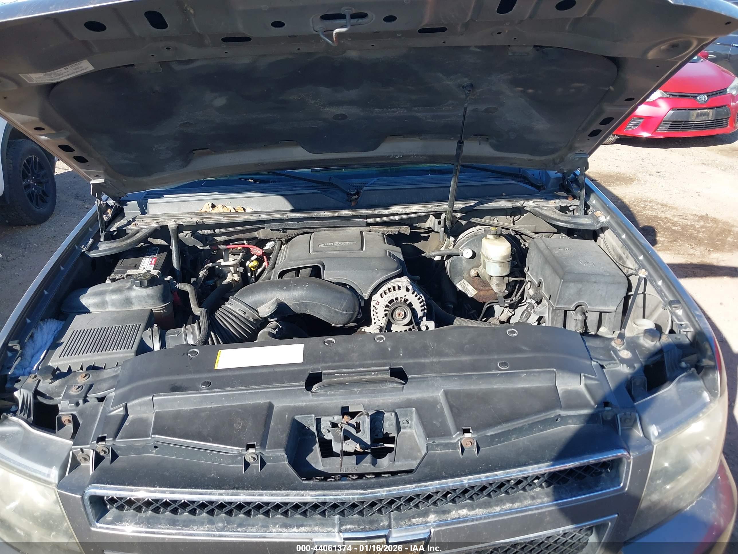 CHEVROLET SUBURBAN image 10