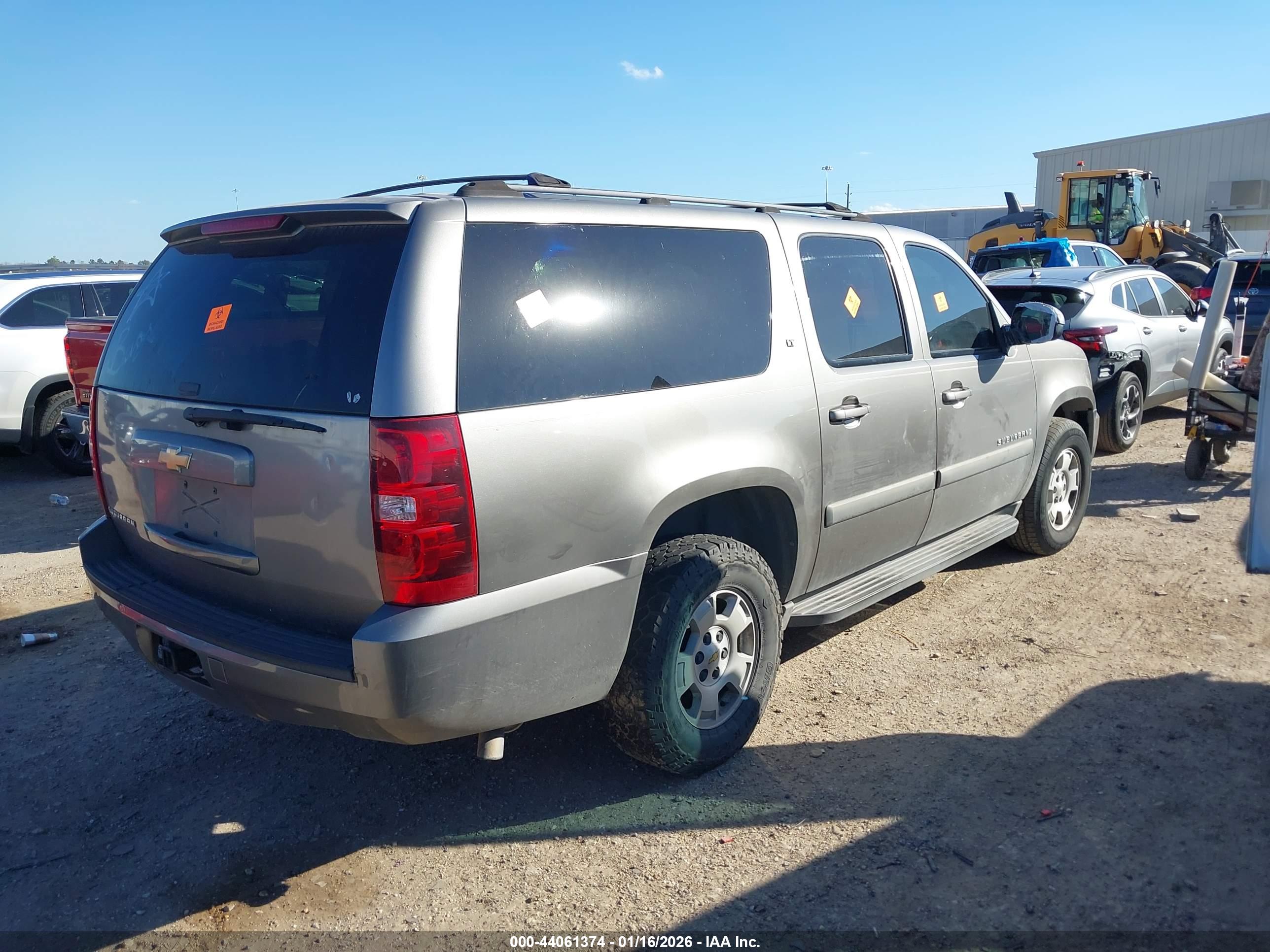 CHEVROLET SUBURBAN image 4