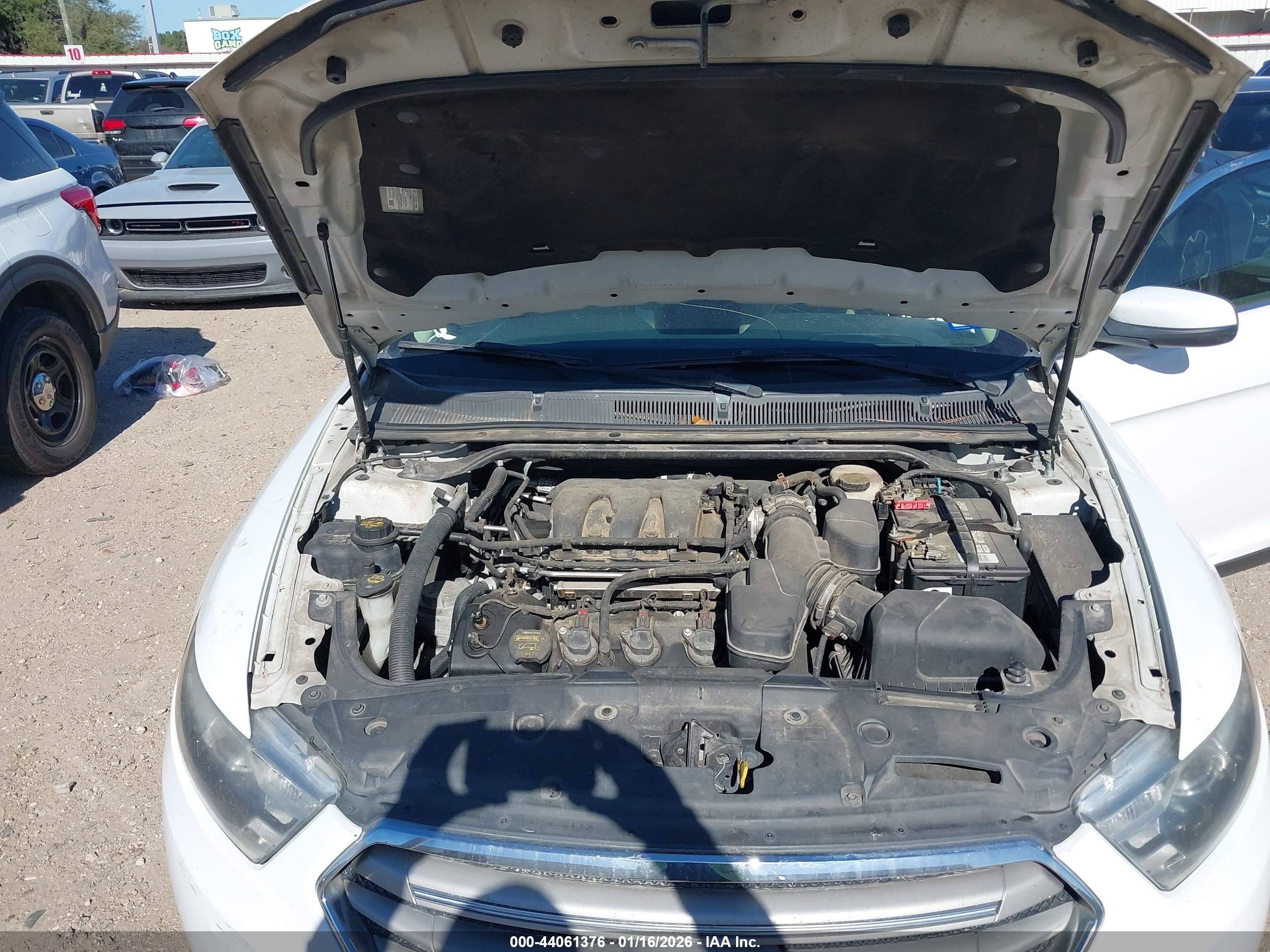 FORD TAURUS image 10