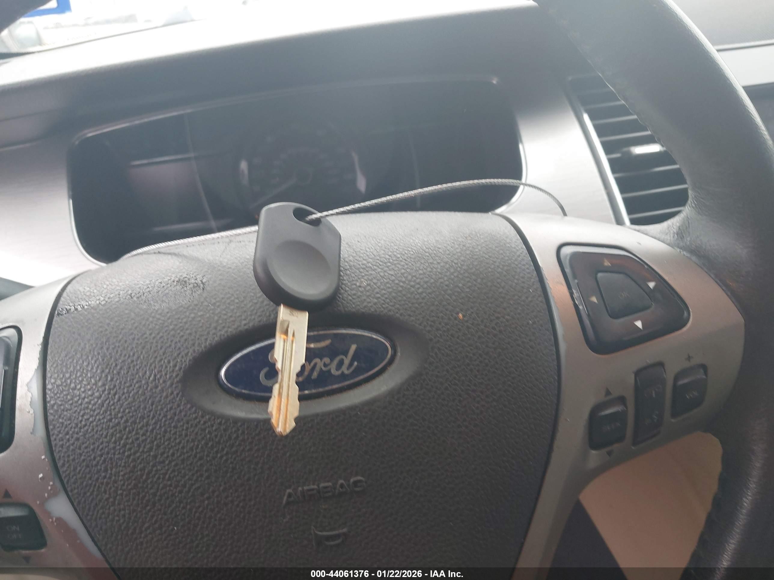 FORD TAURUS image 11