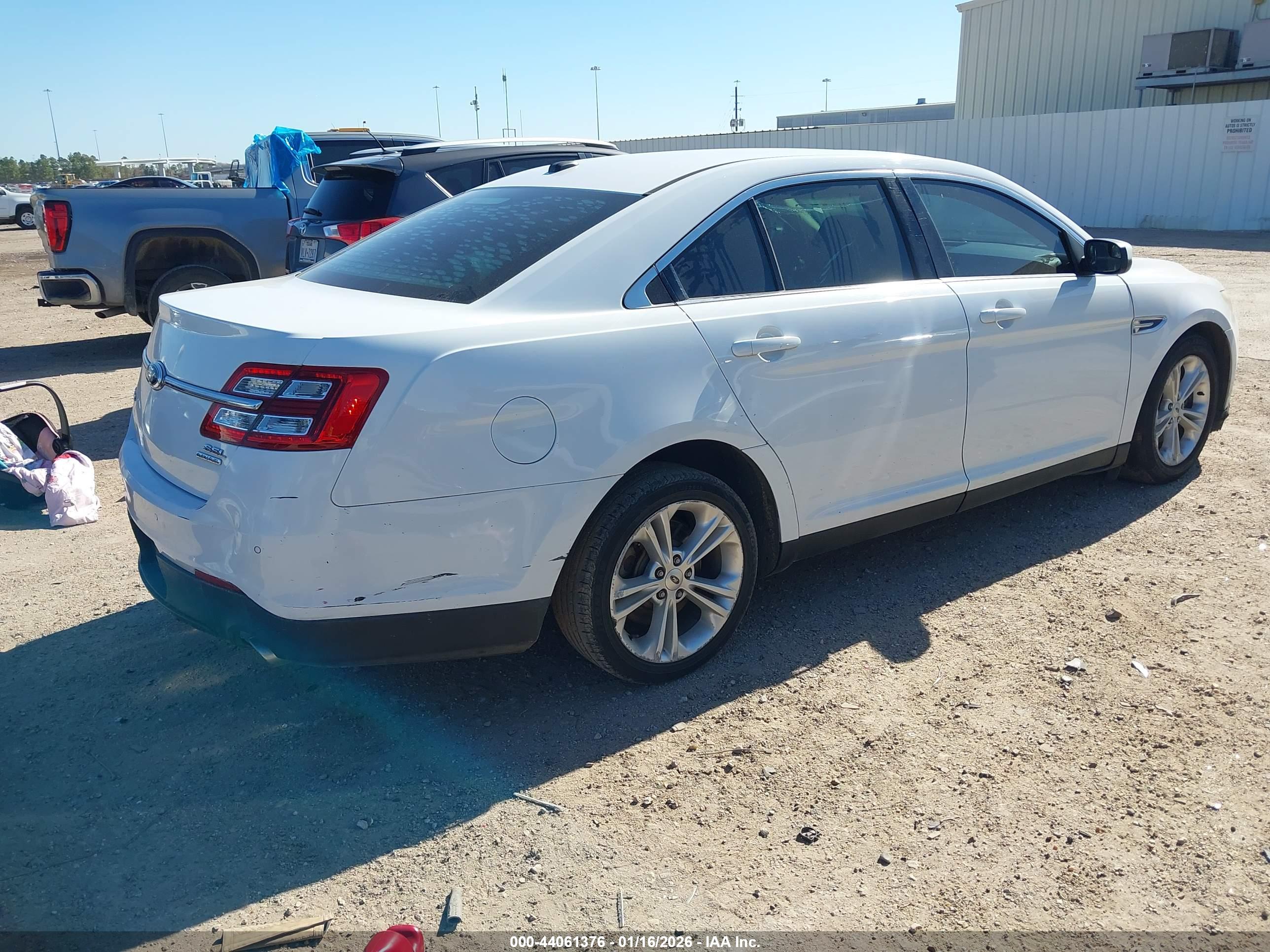 FORD TAURUS image 4
