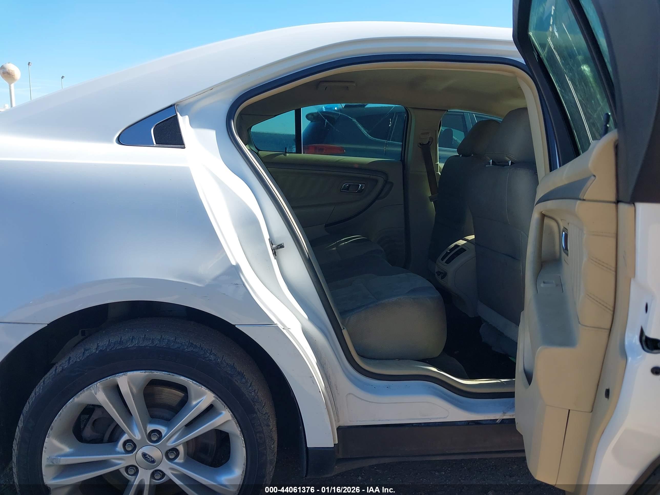 FORD TAURUS image 8