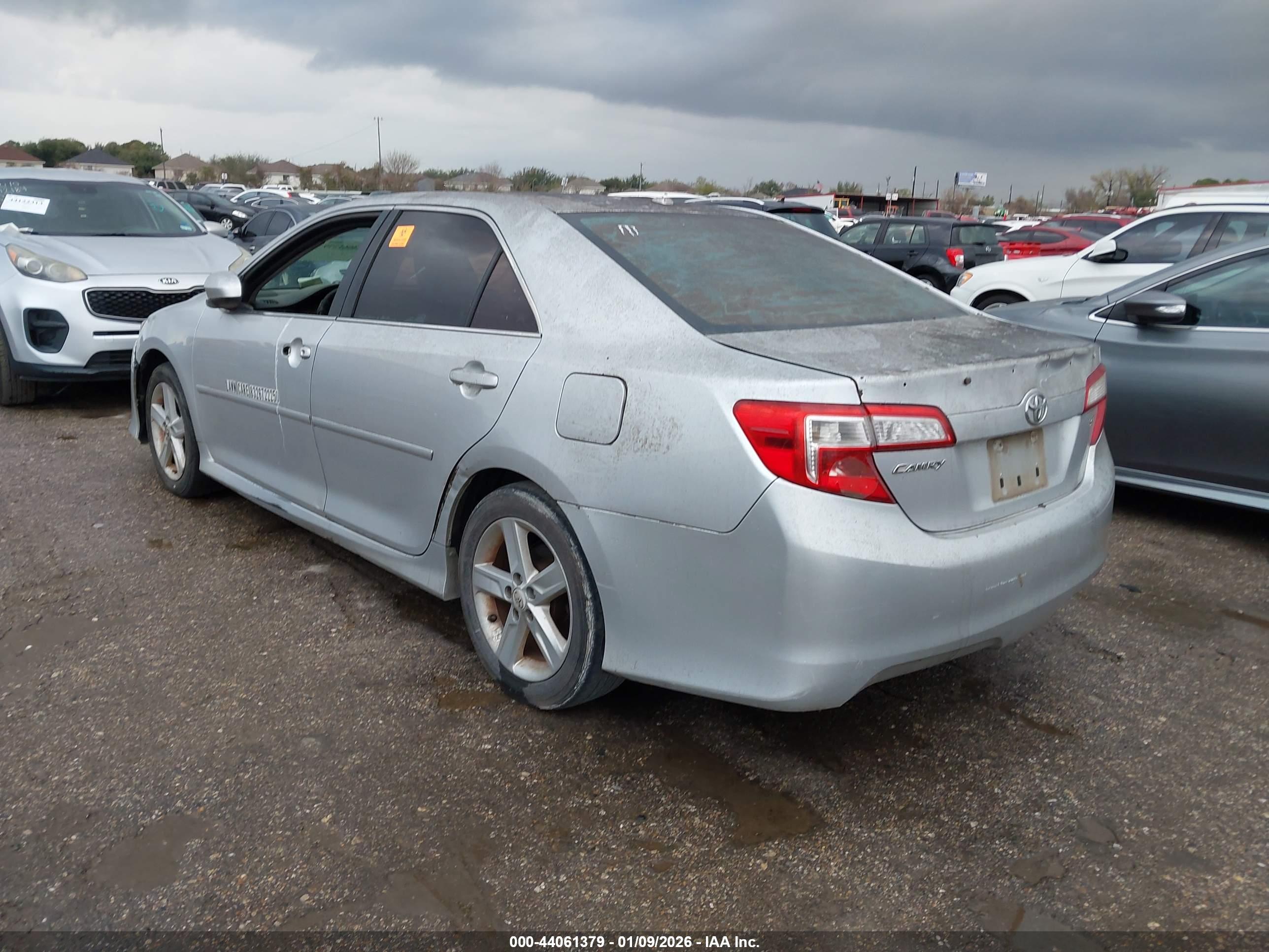 TOYOTA CAMRY image 3