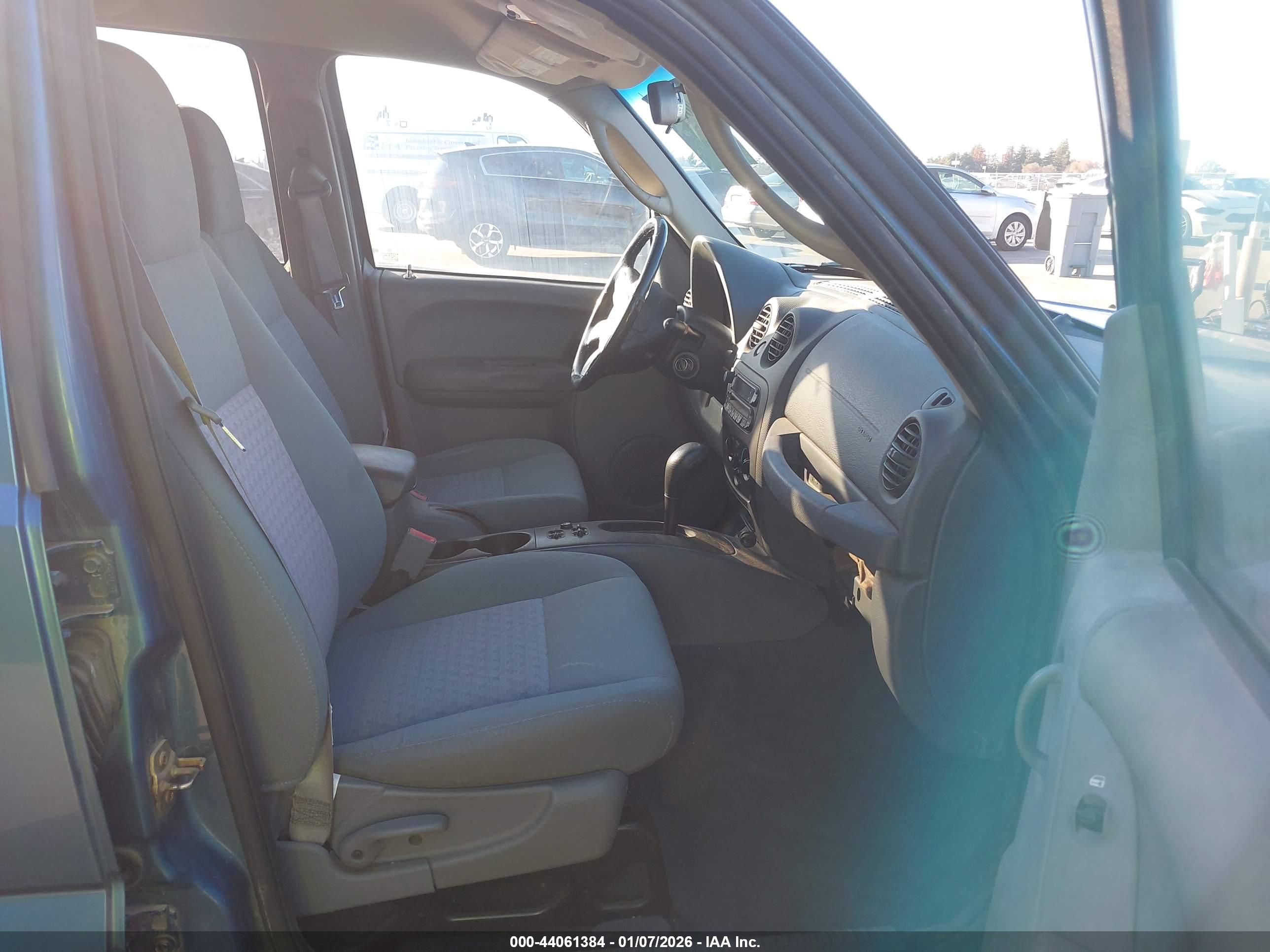 JEEP LIBERTY image 5