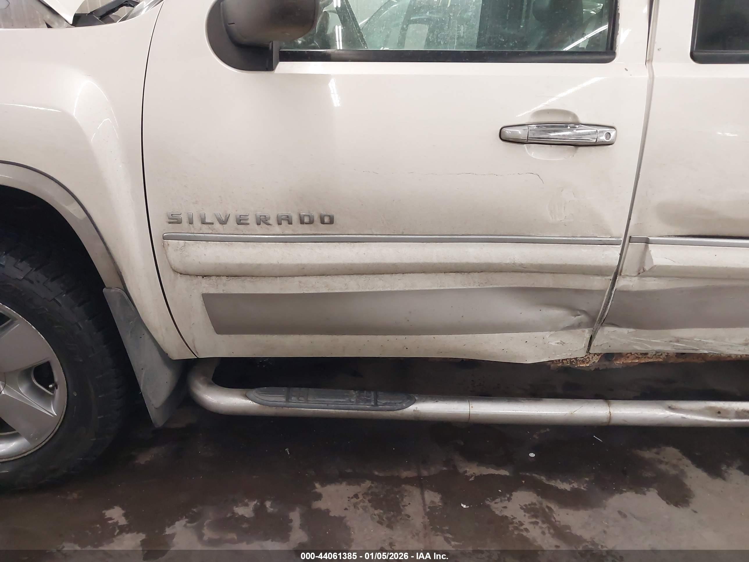 CHEVROLET SILVERADO image 6