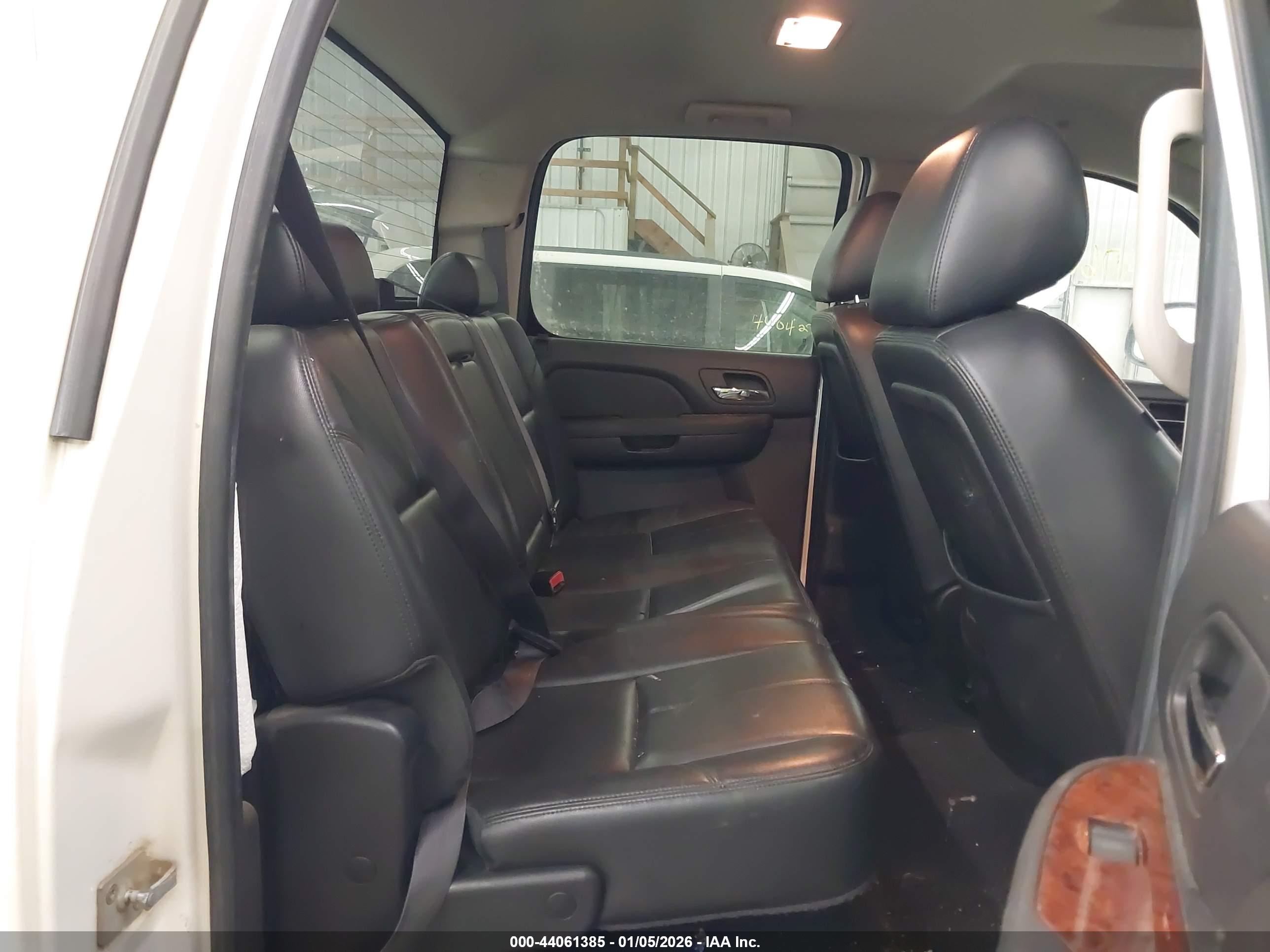 CHEVROLET SILVERADO image 8