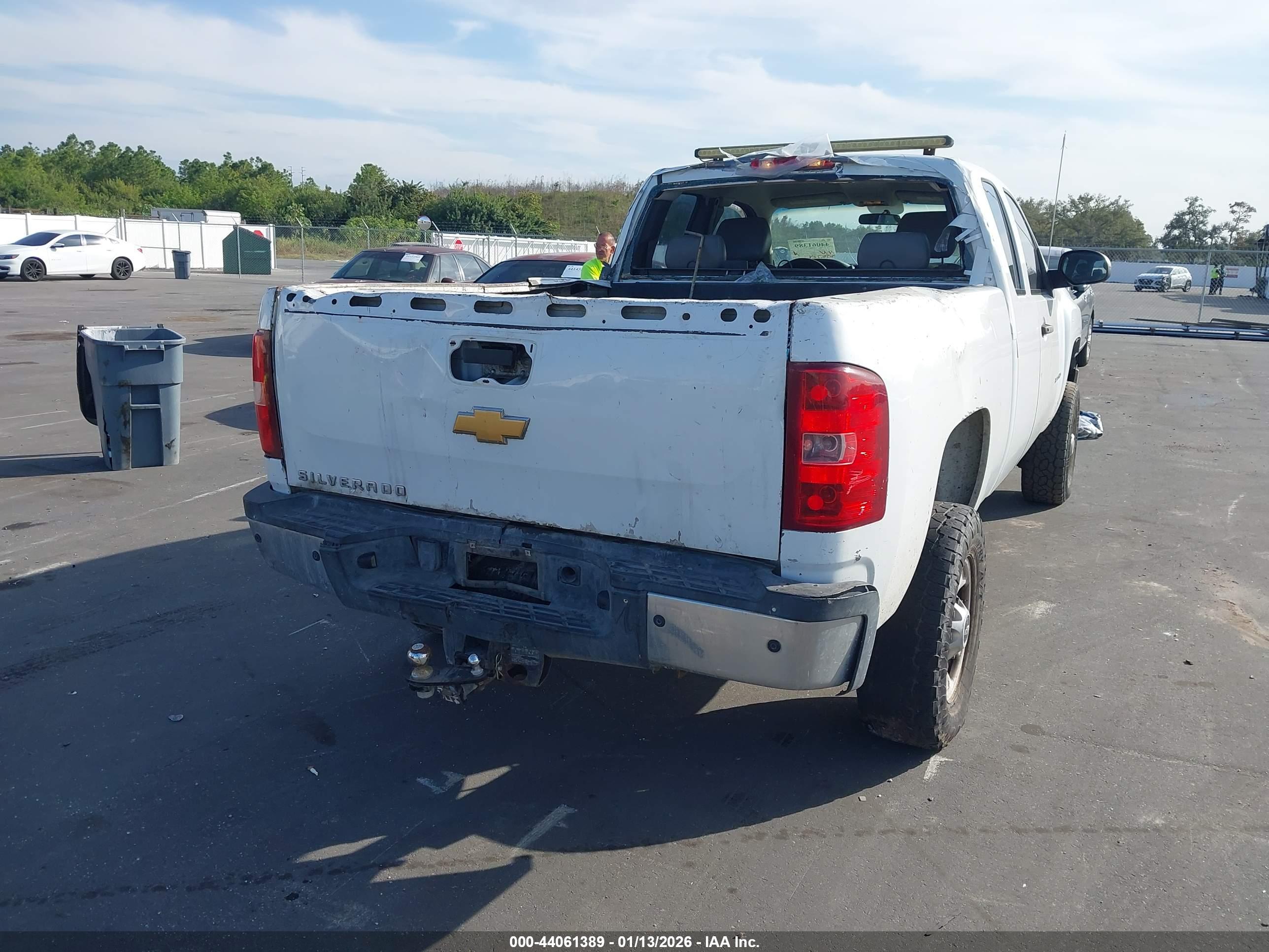 CHEVROLET SILVERADO image 4