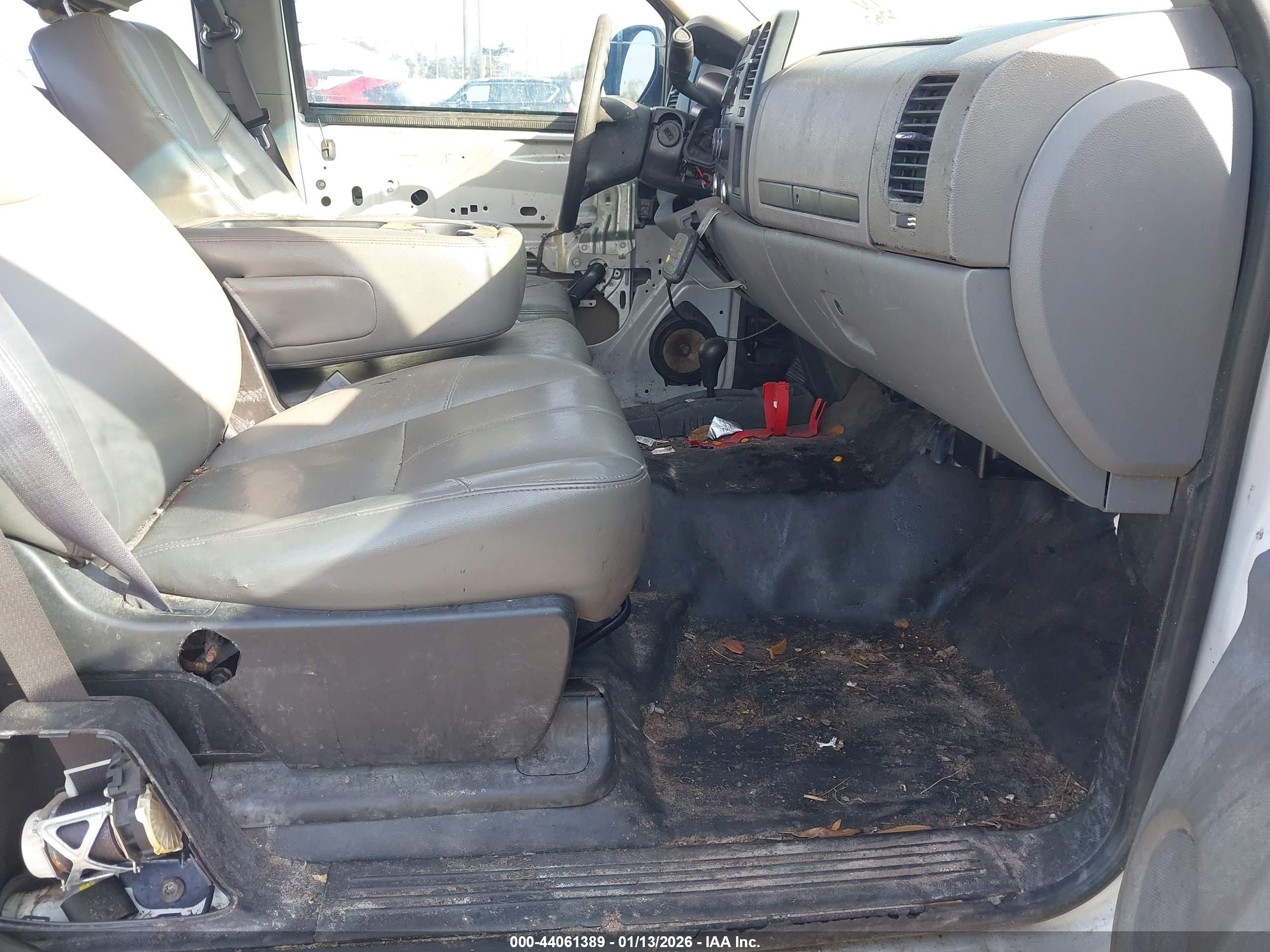 CHEVROLET SILVERADO image 5