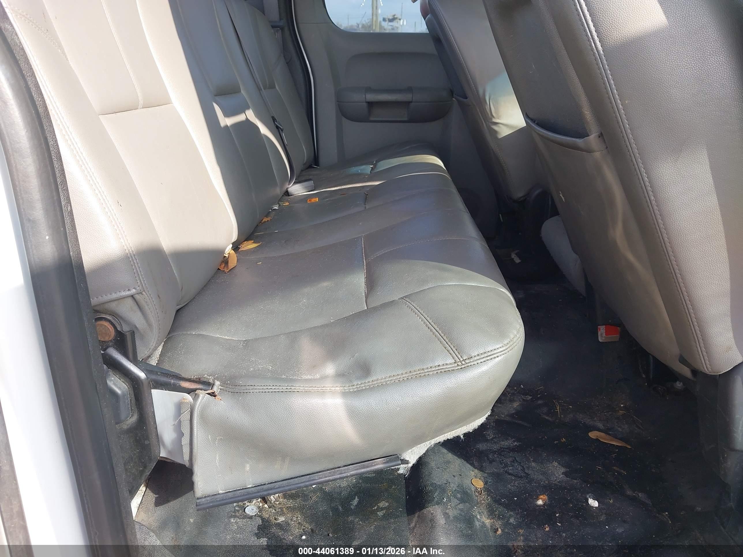CHEVROLET SILVERADO image 8