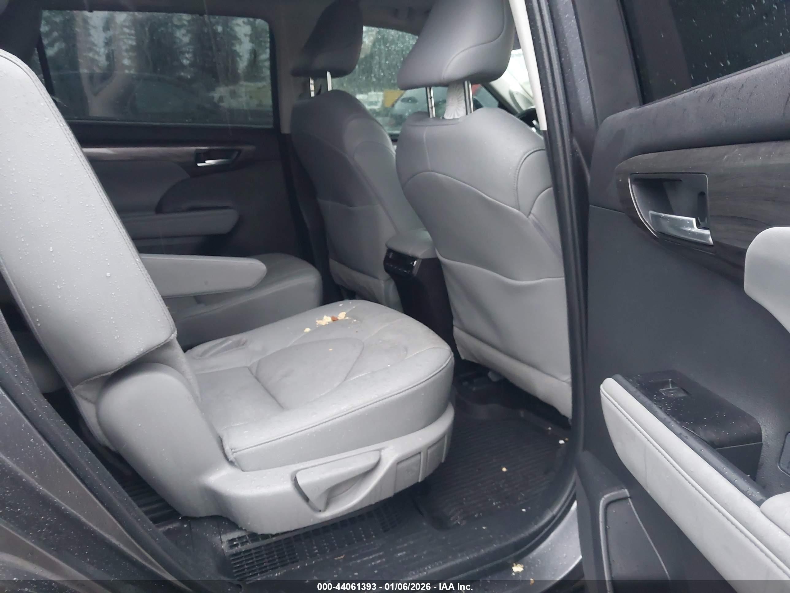 TOYOTA HIGHLANDER image 8