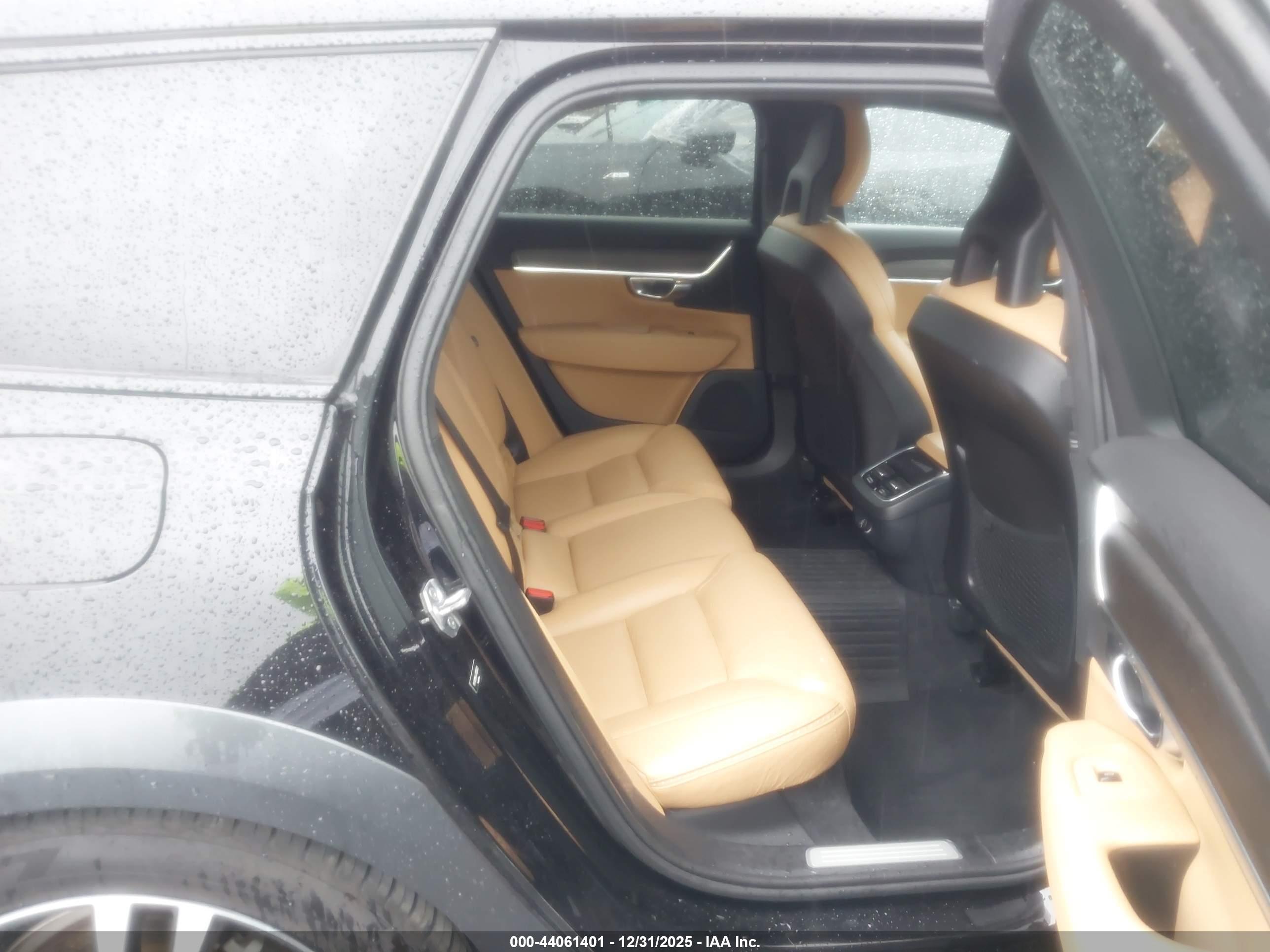 VOLVO V90 image 8