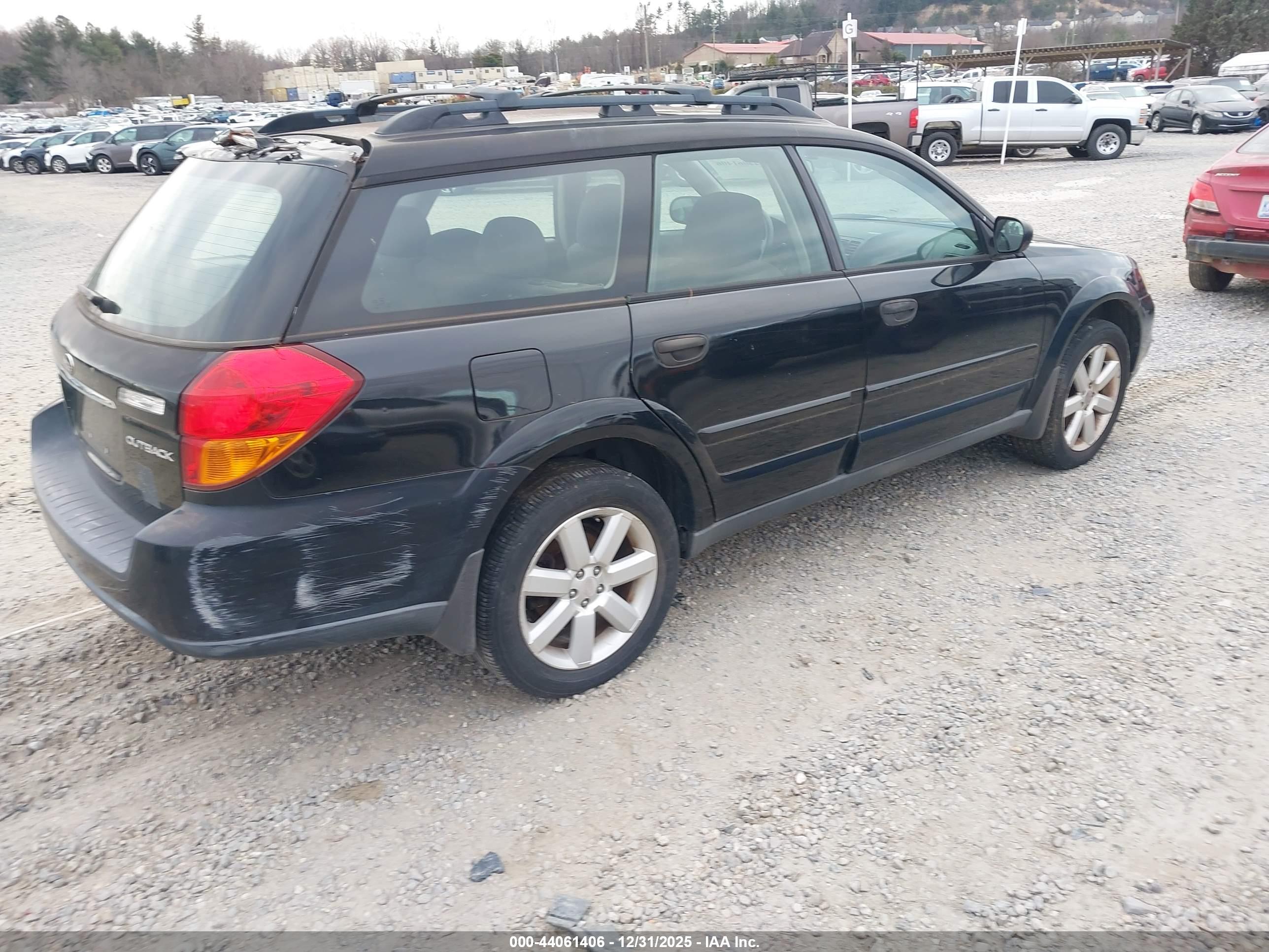 SUBARU OUTBACK image 4