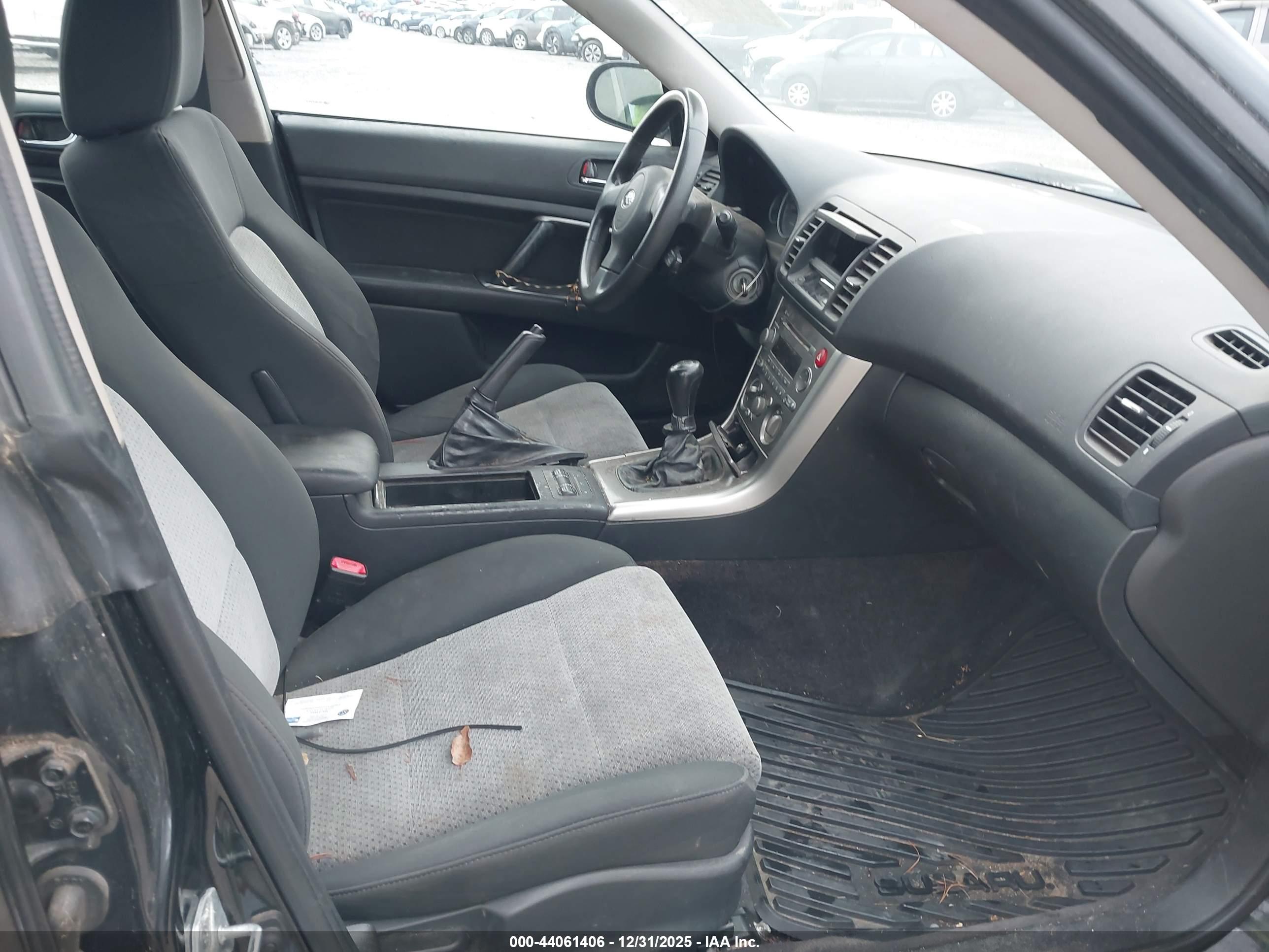 SUBARU OUTBACK image 5