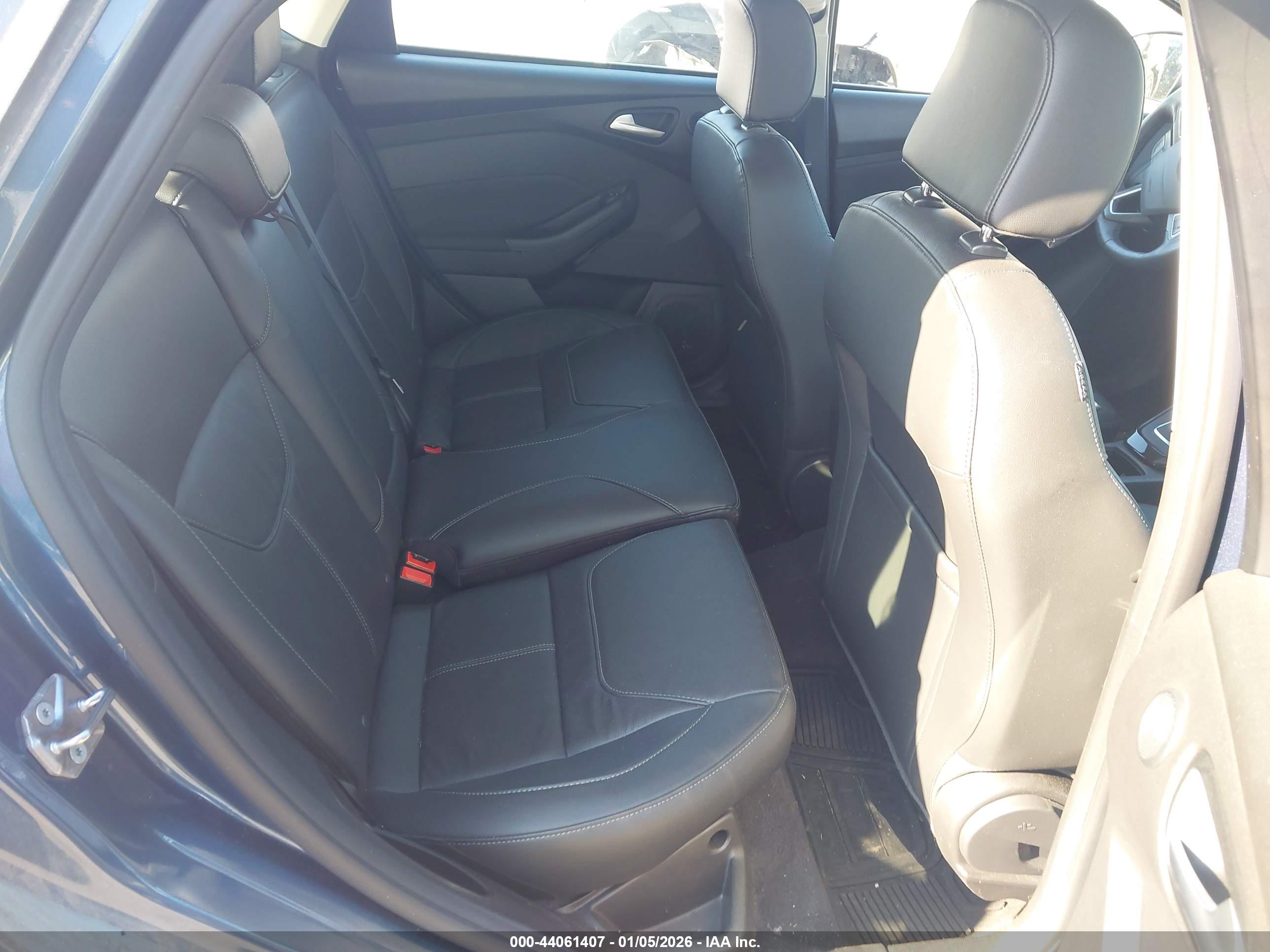 FORD FOCUS image 8