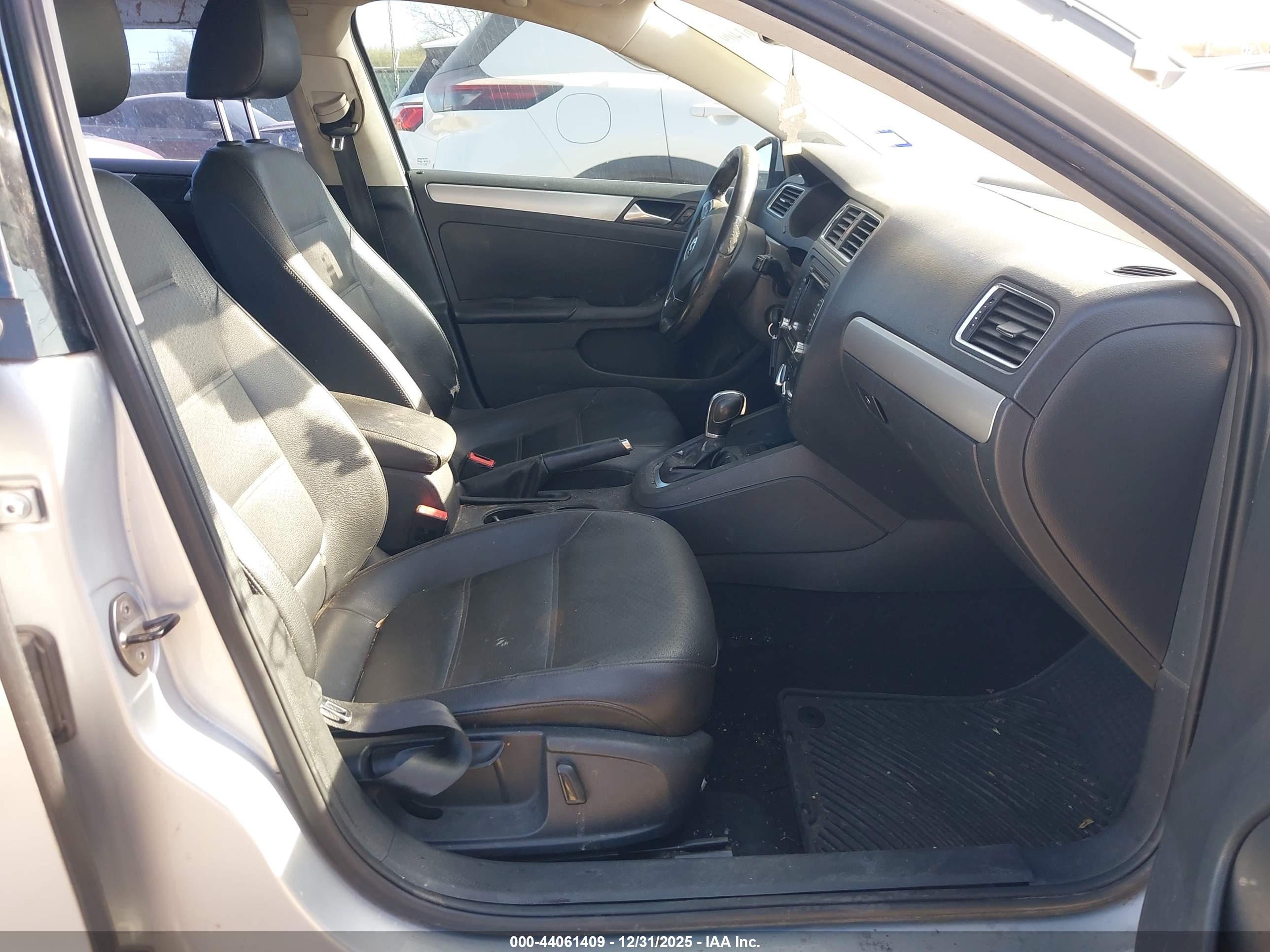 VOLKSWAGEN JETTA image 5