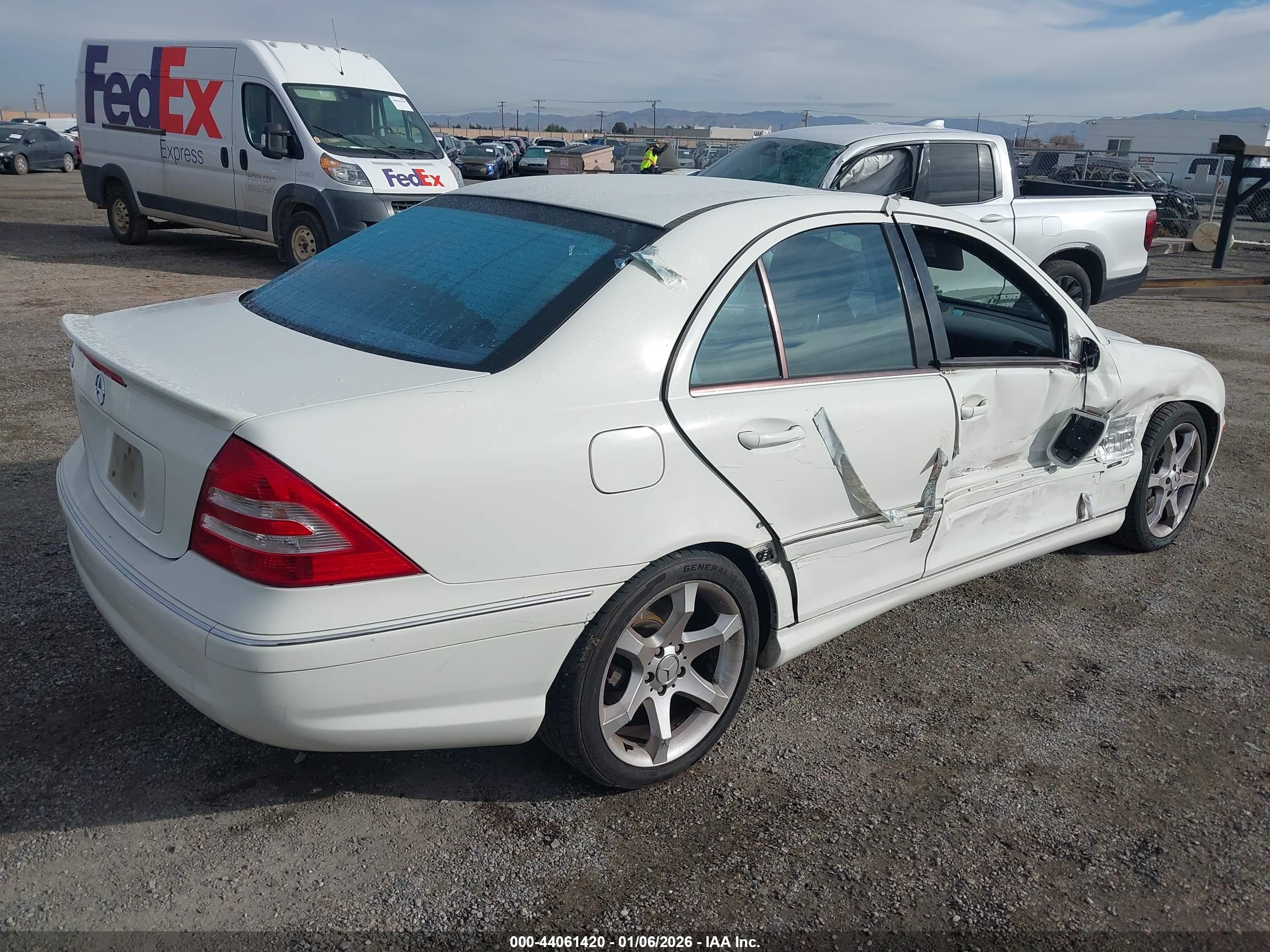 MERCEDES-BENZ C image 4
