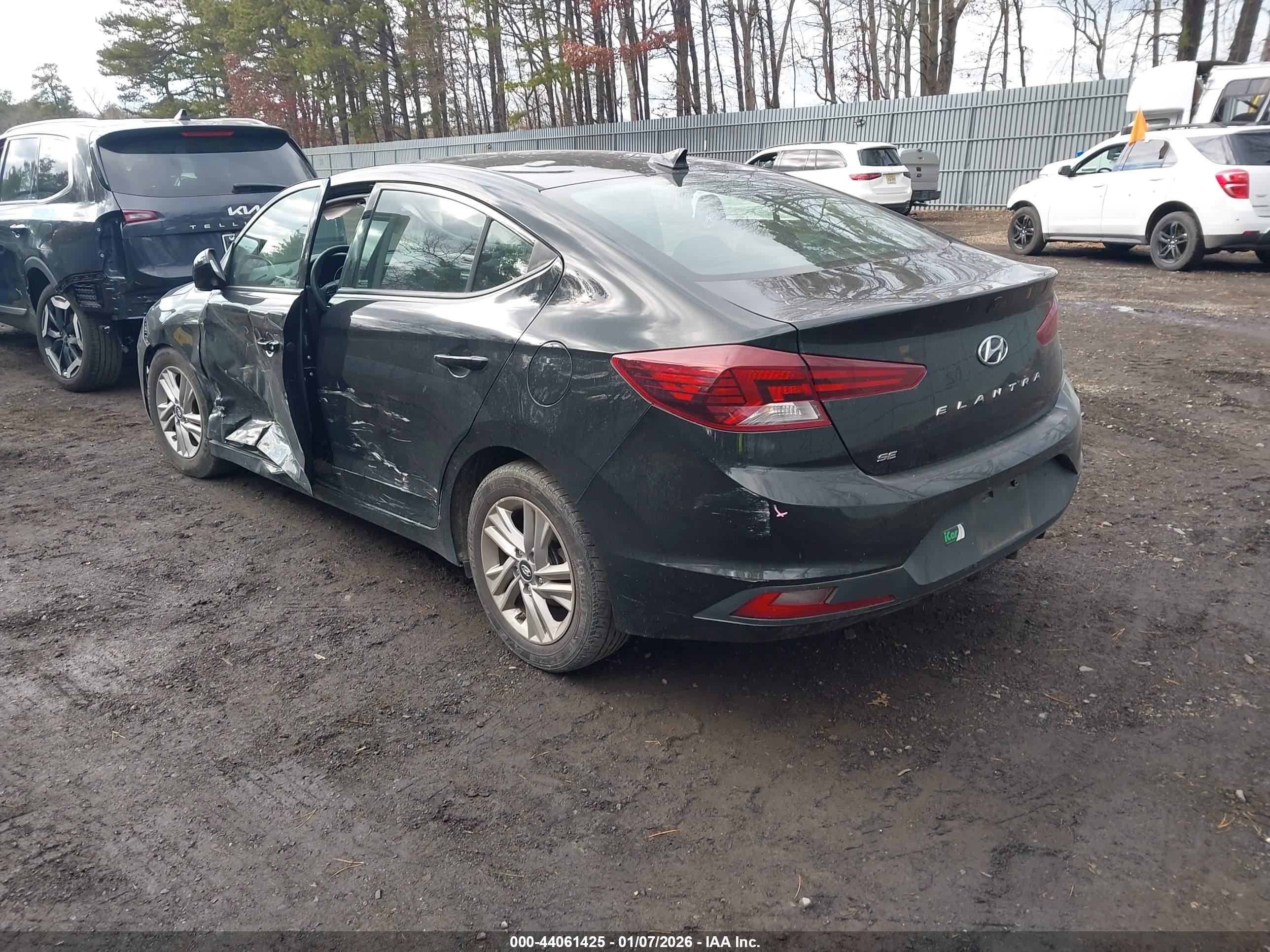 HYUNDAI ELANTRA image 3