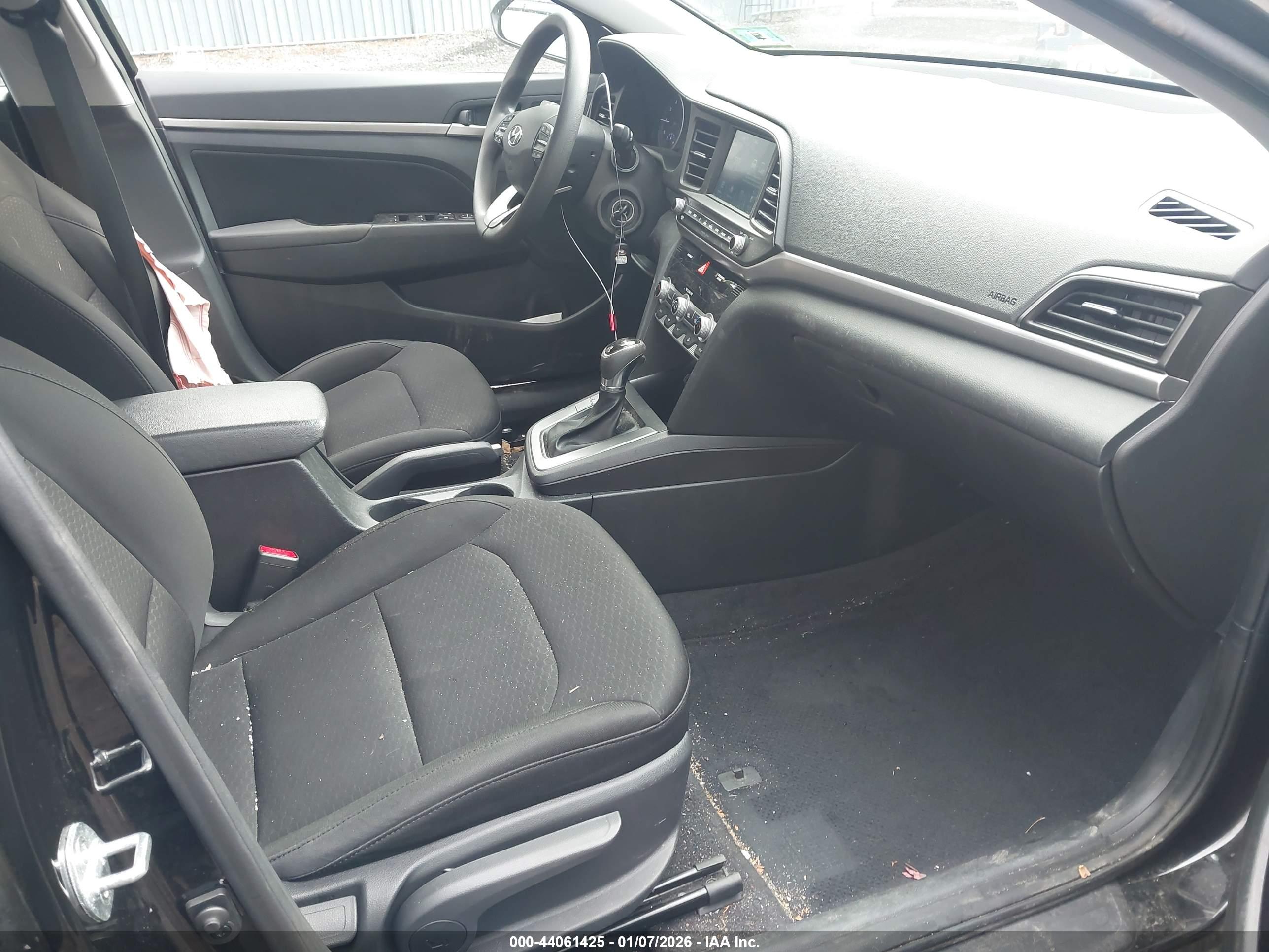 HYUNDAI ELANTRA image 5