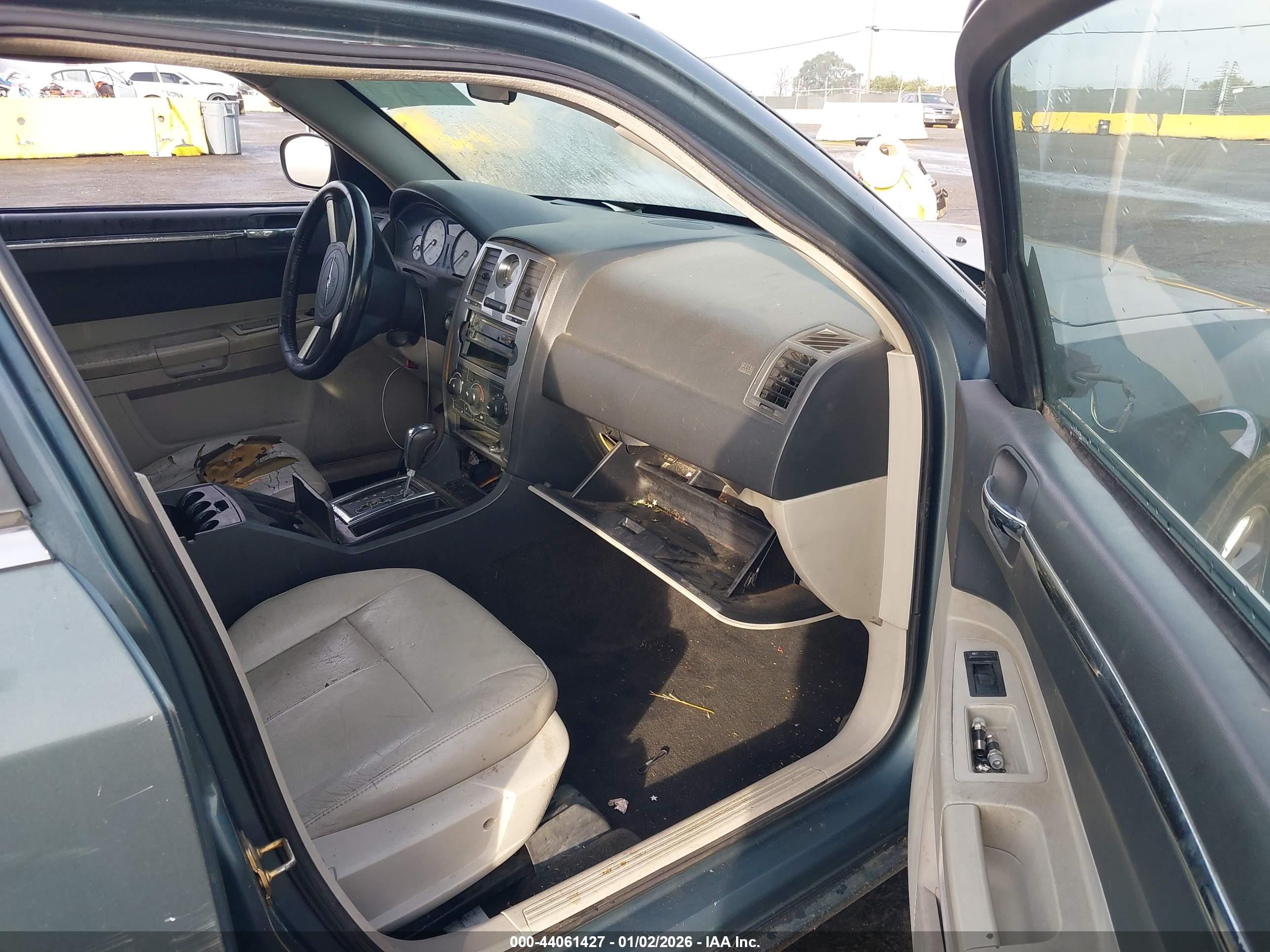 CHRYSLER 300 image 5