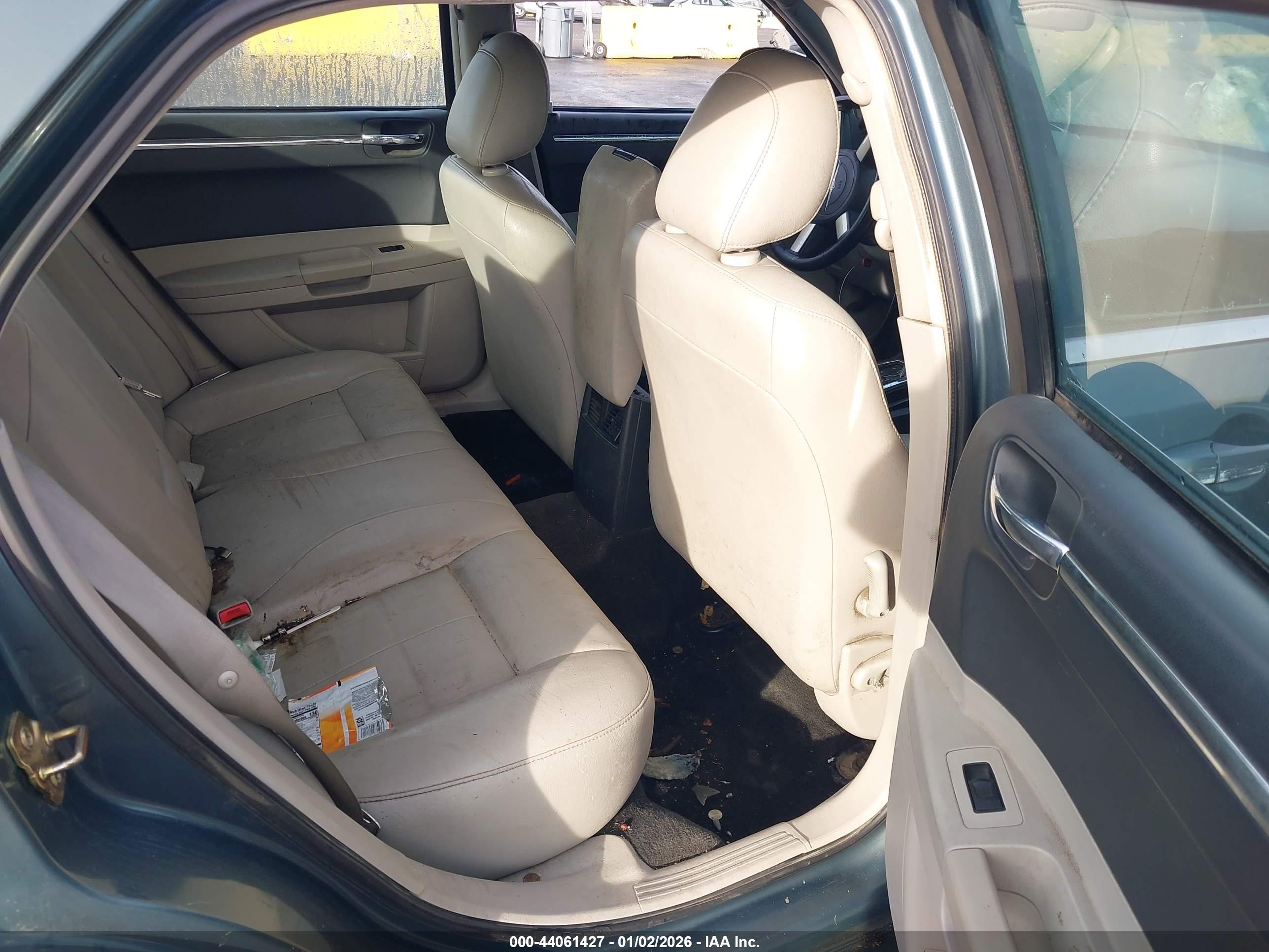 CHRYSLER 300 image 8