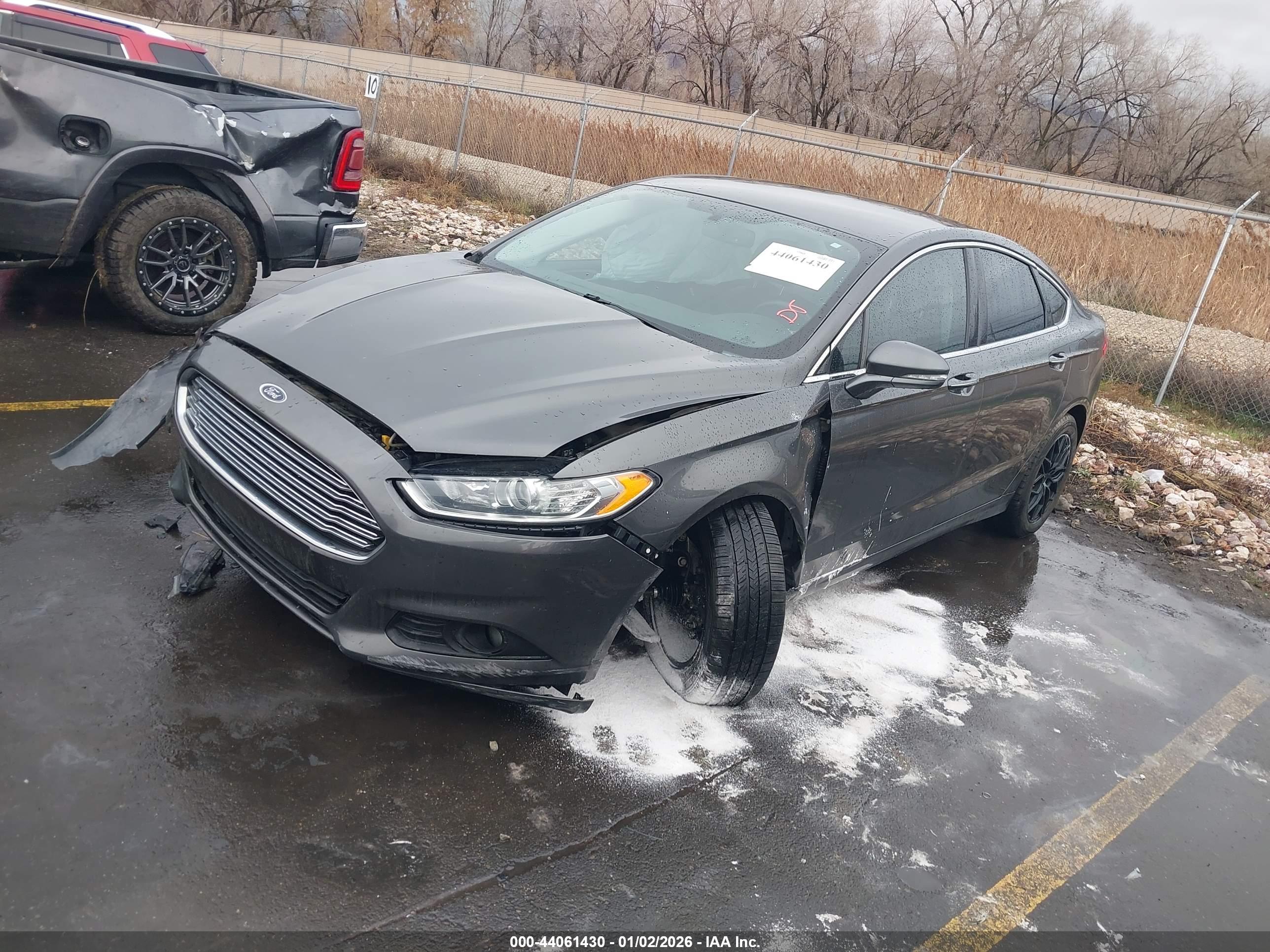 FORD FUSION image 2