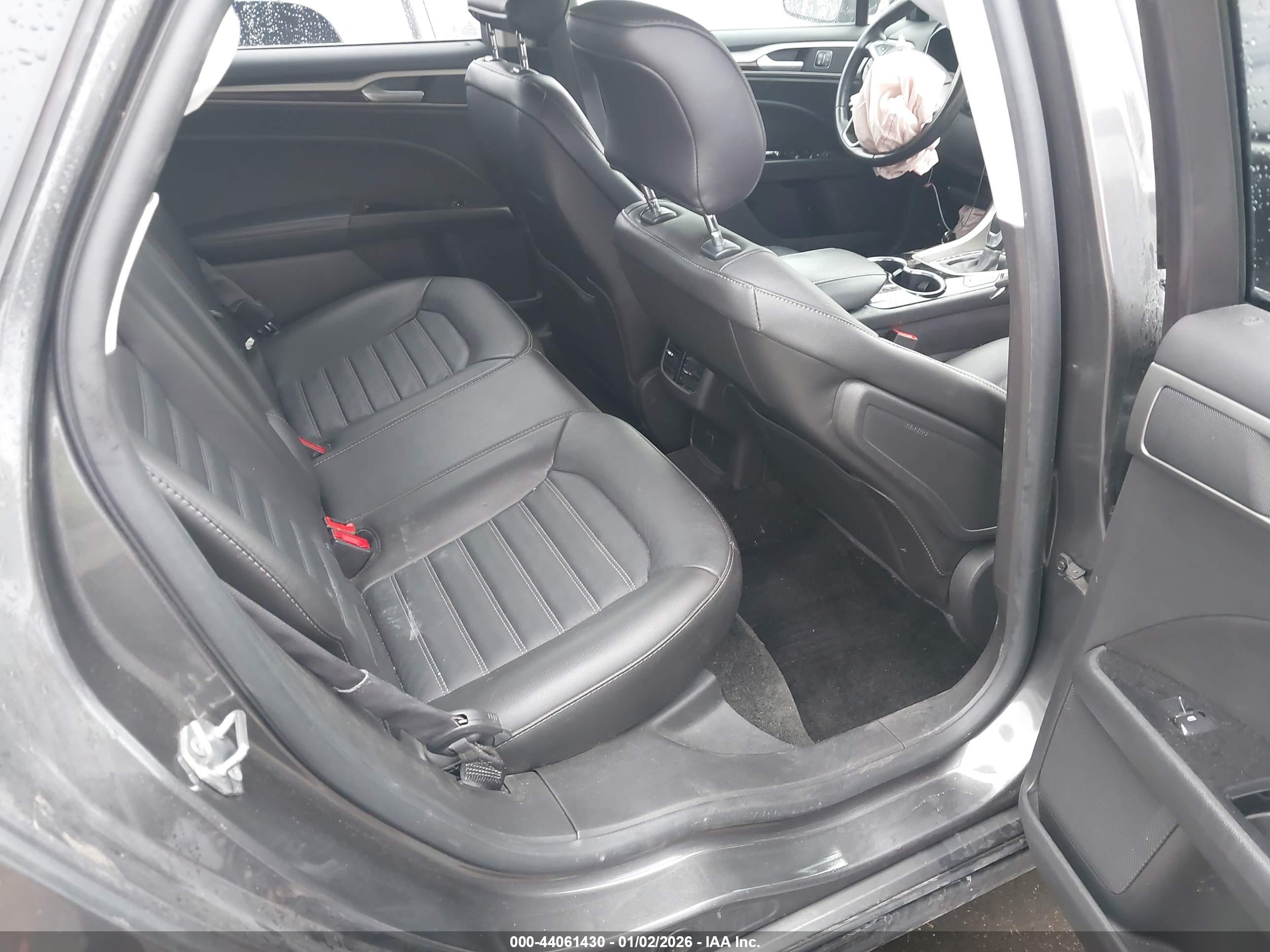 FORD FUSION image 8