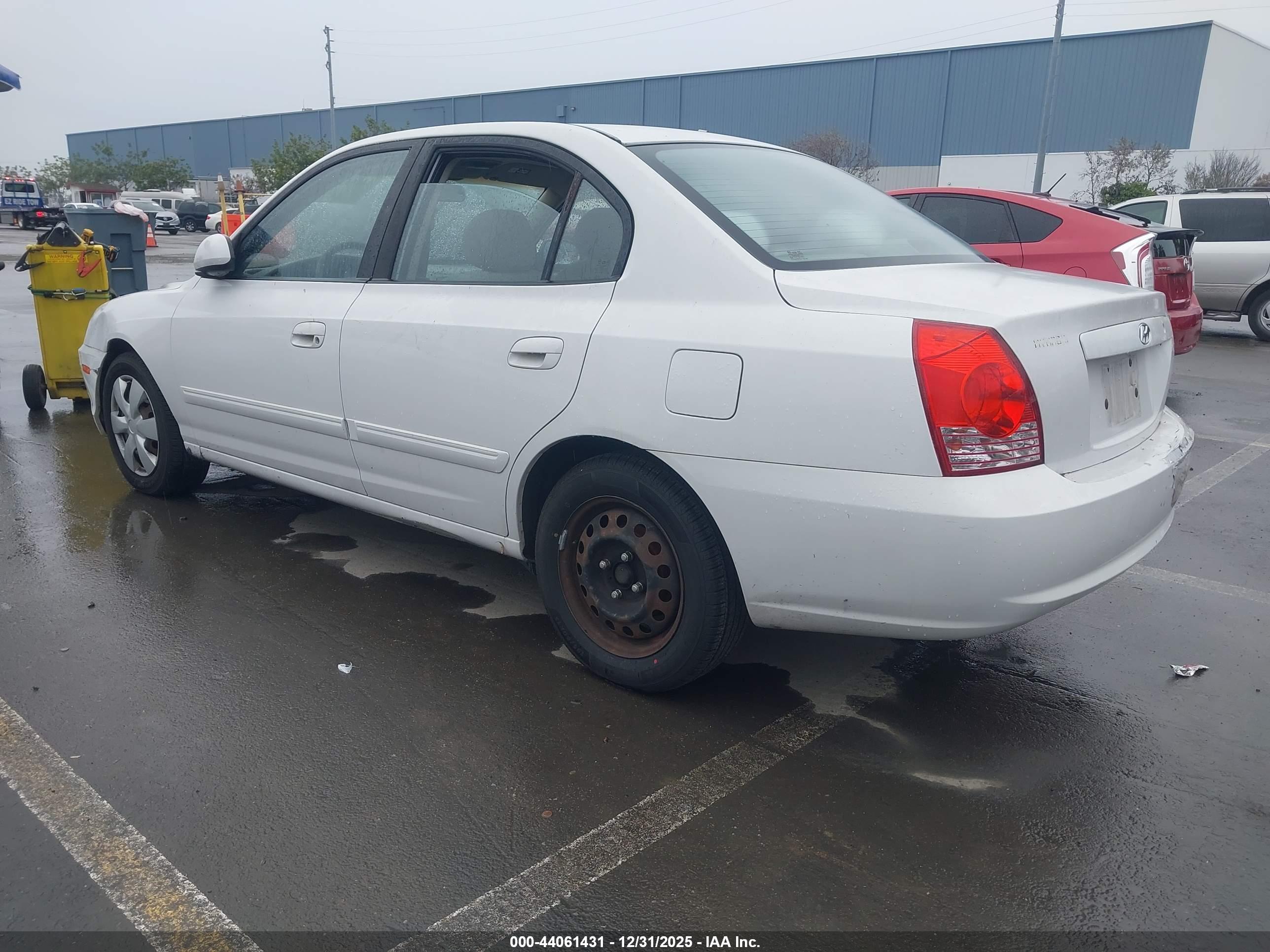 HYUNDAI ELANTRA image 3