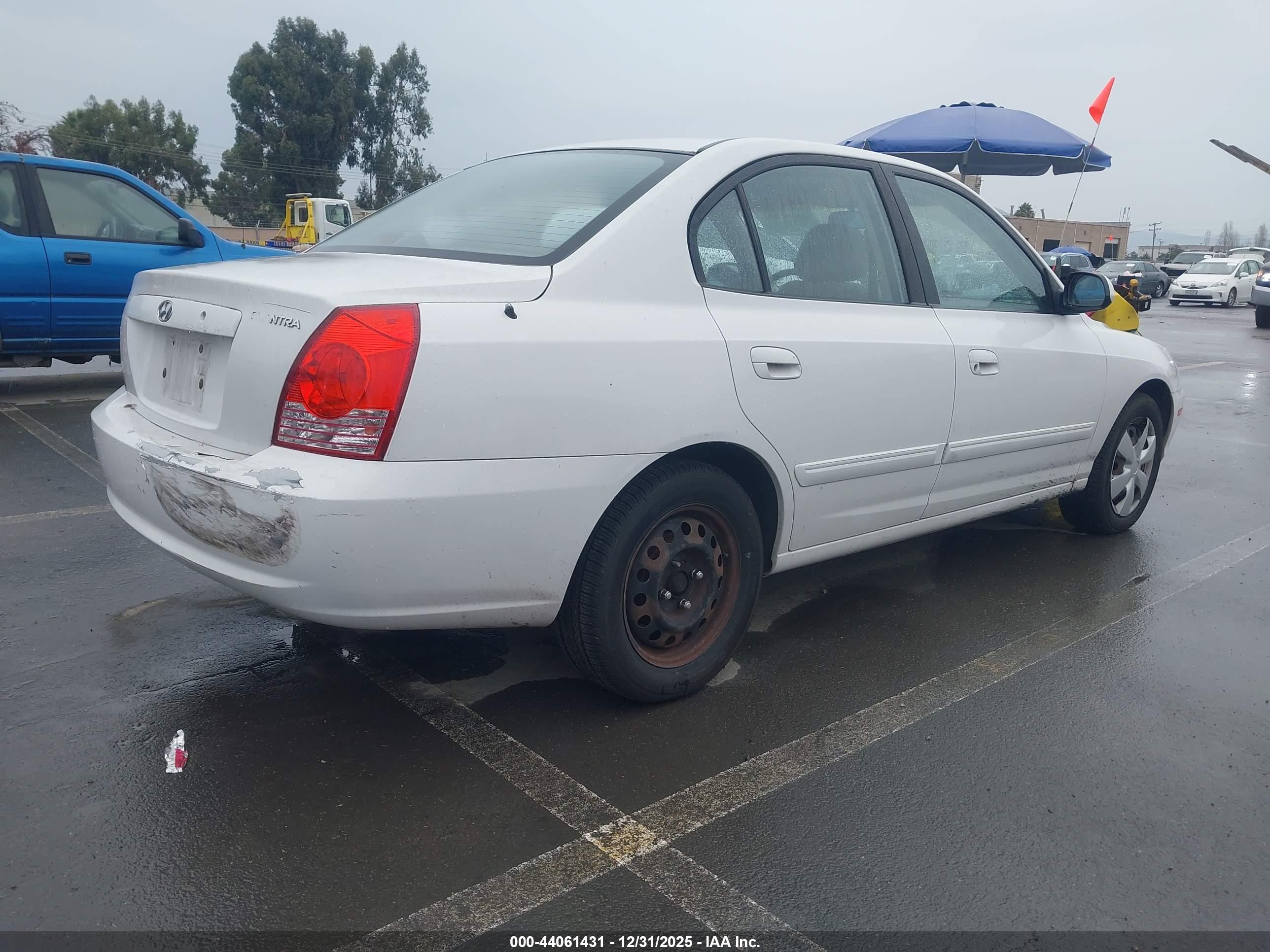 HYUNDAI ELANTRA image 4