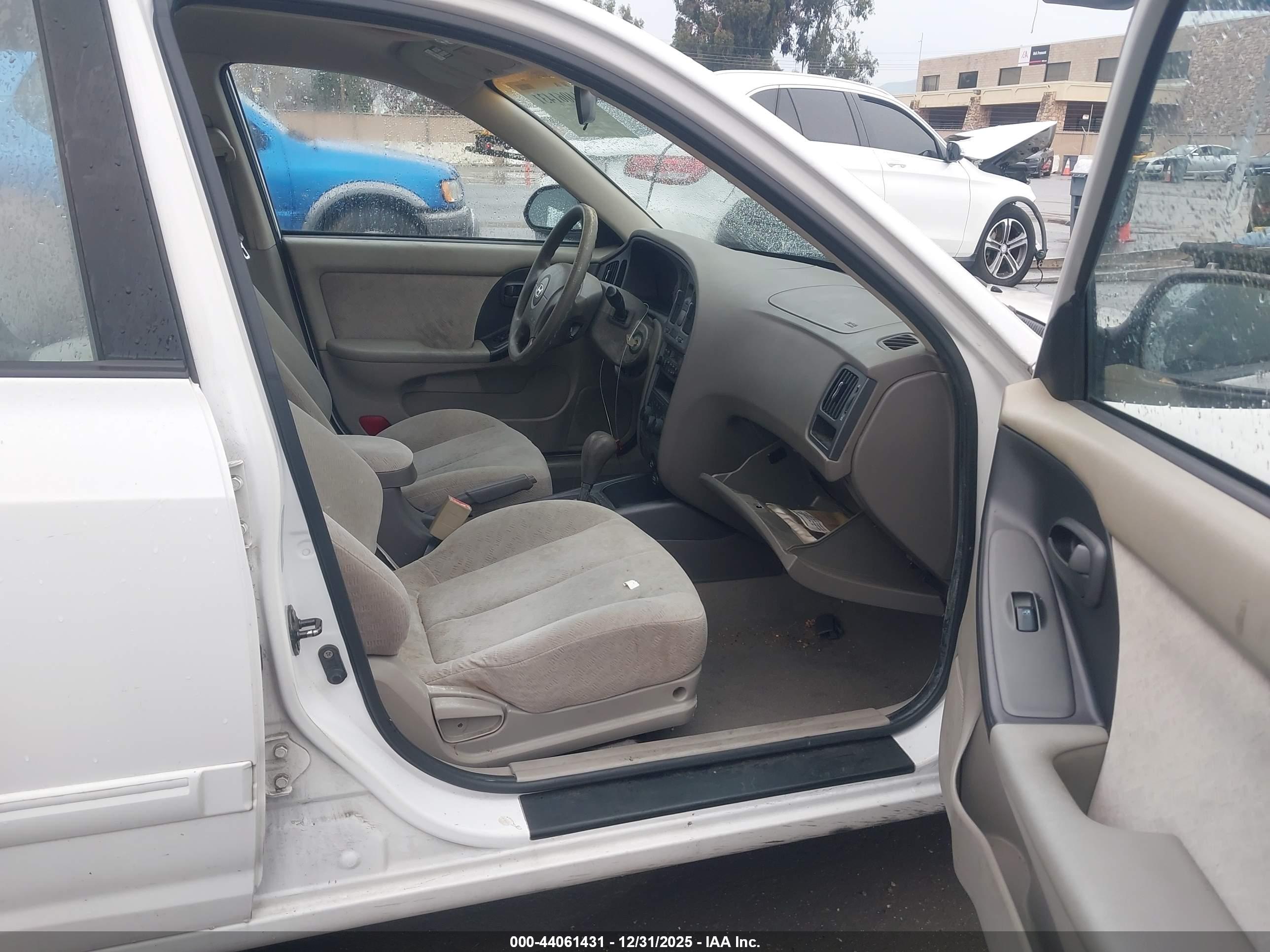 HYUNDAI ELANTRA image 5