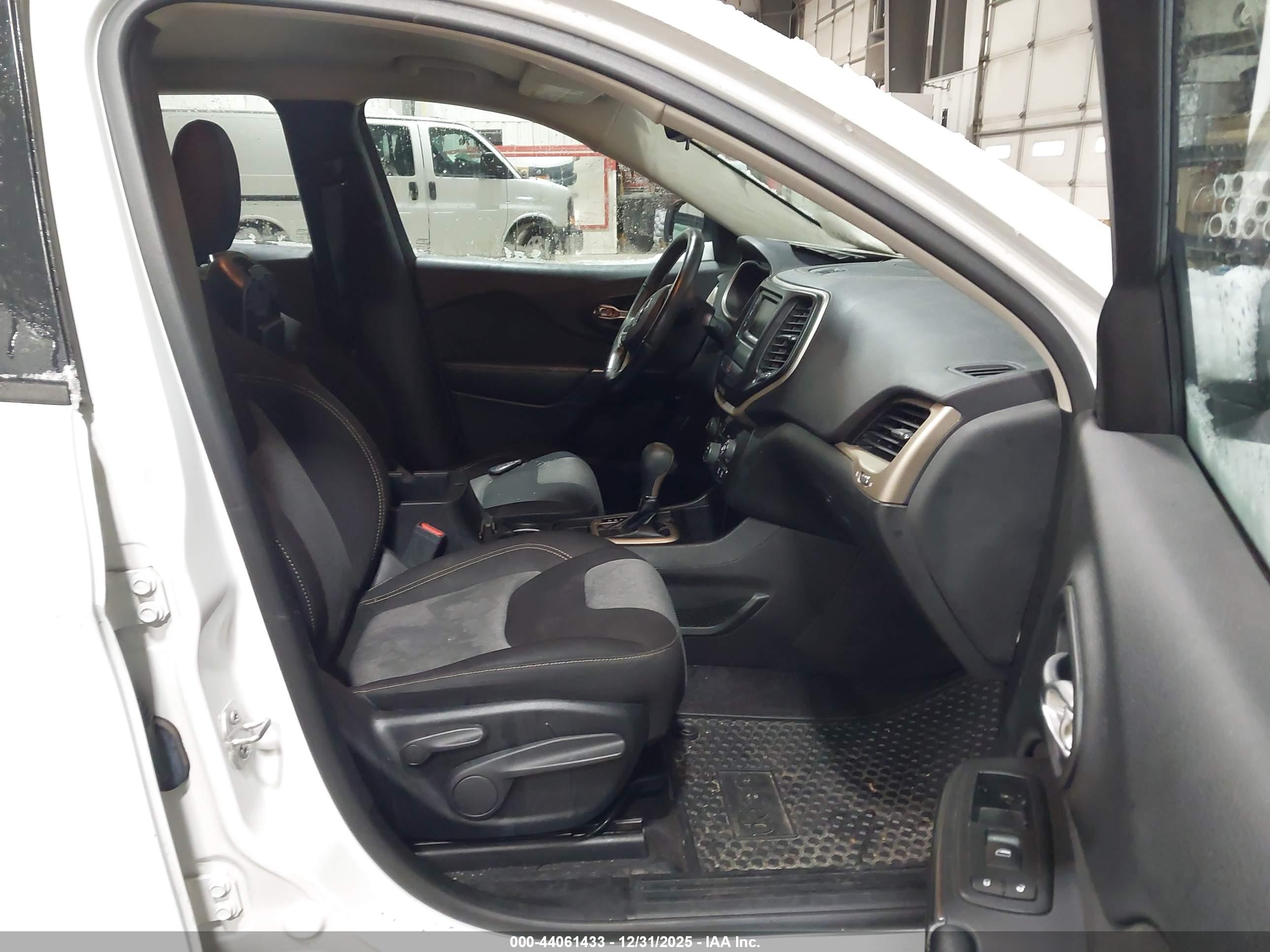 JEEP CHEROKEE image 5