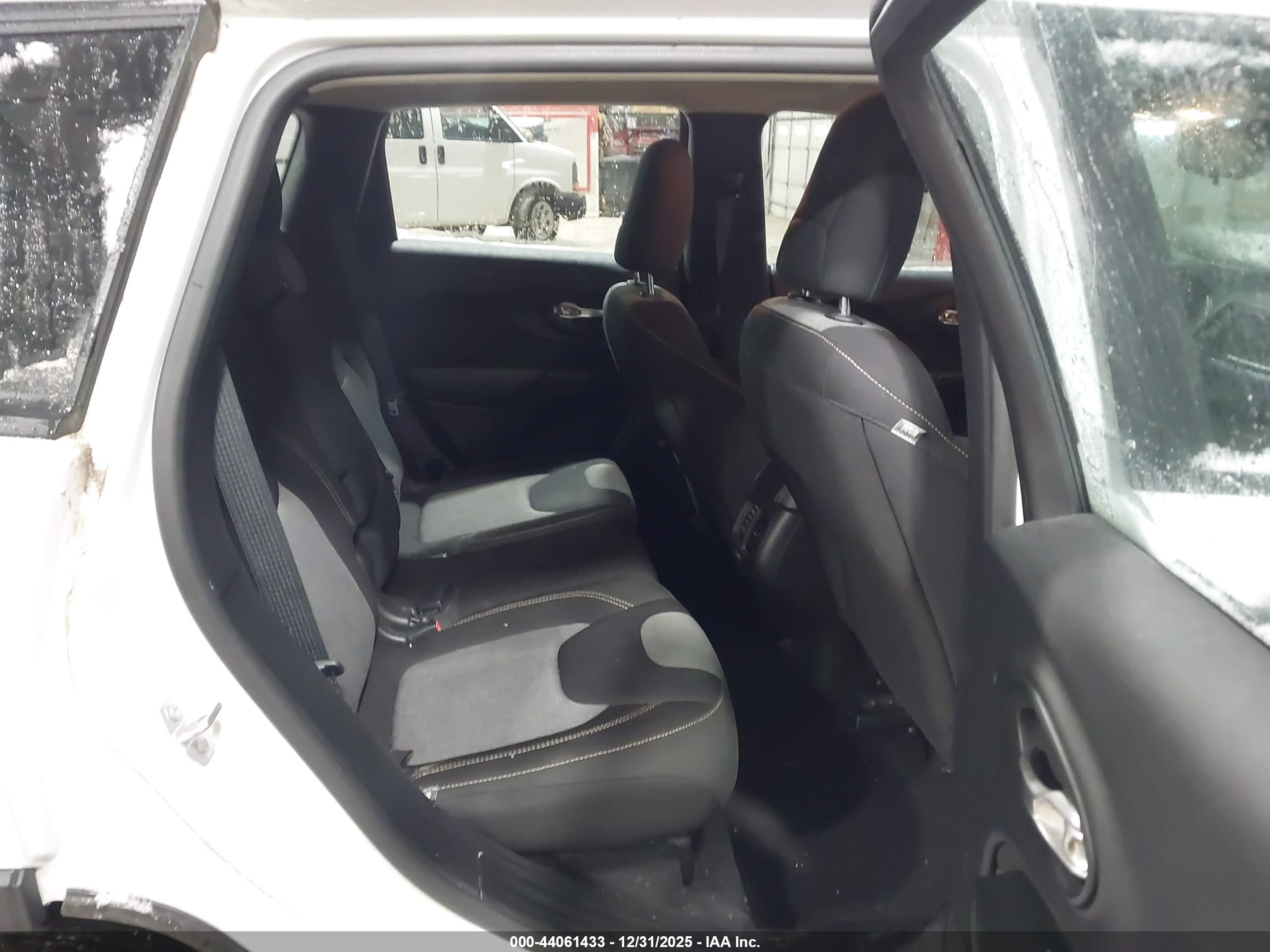 JEEP CHEROKEE image 8