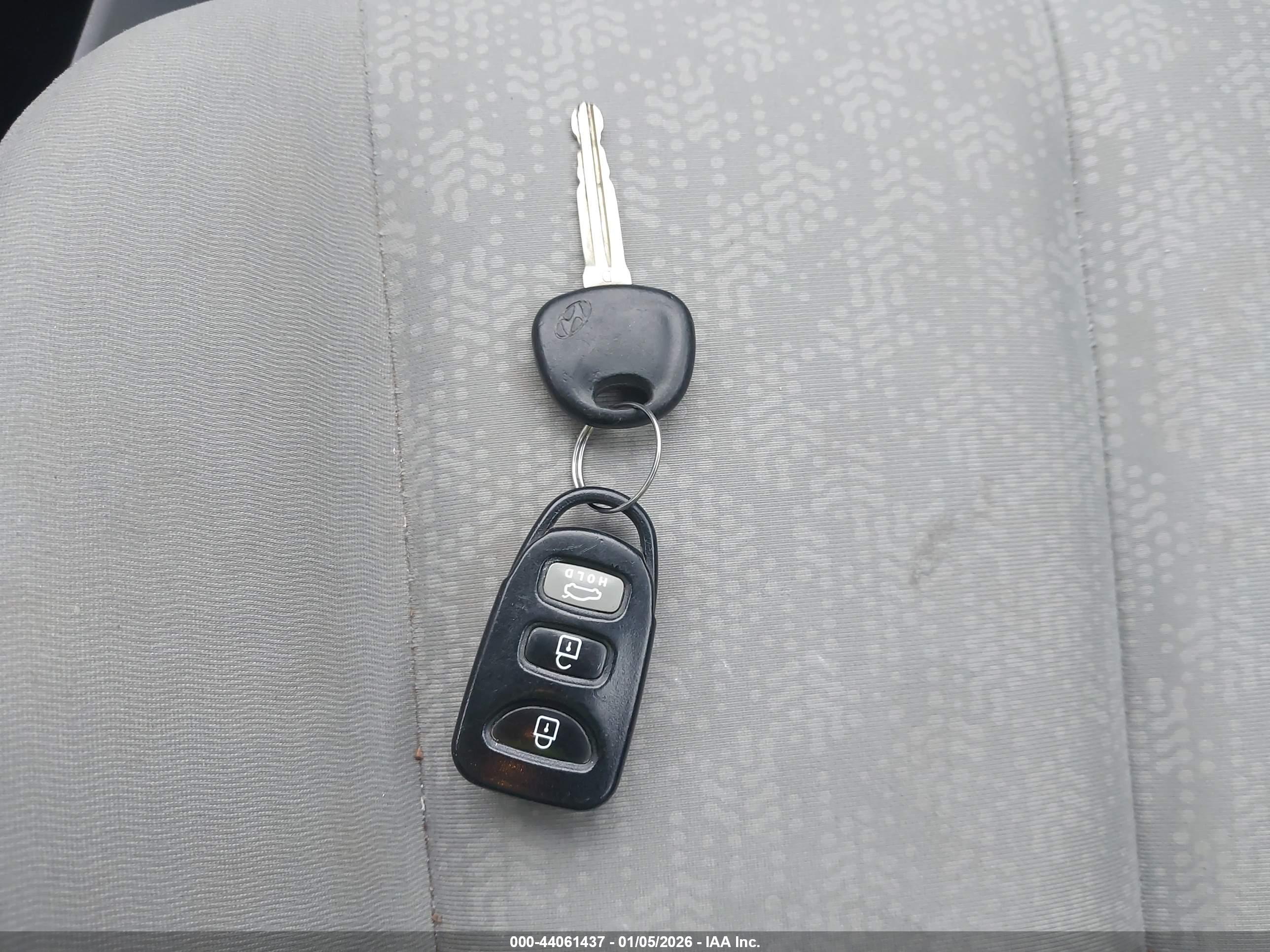 HYUNDAI ELANTRA image 11