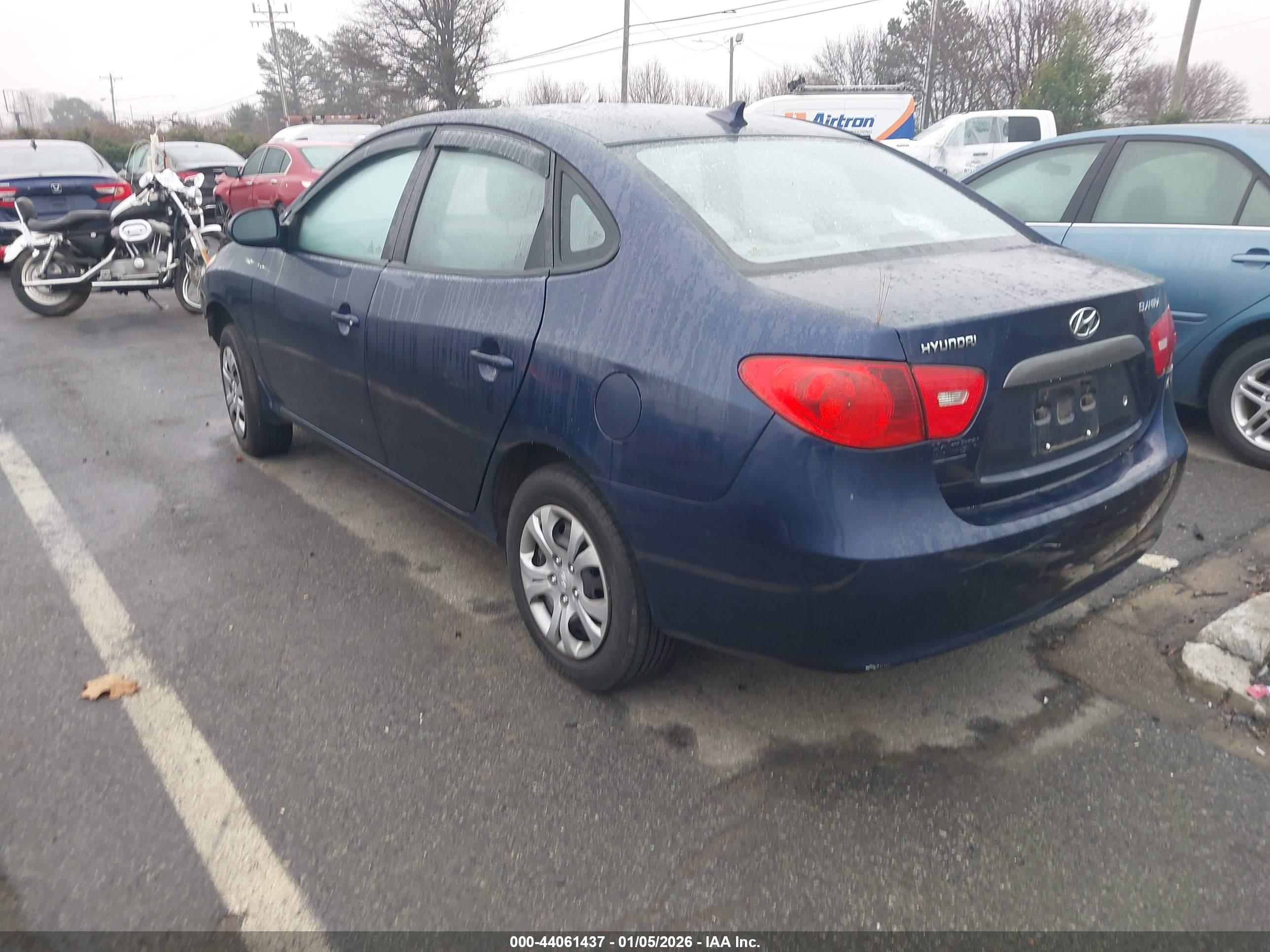 HYUNDAI ELANTRA image 3