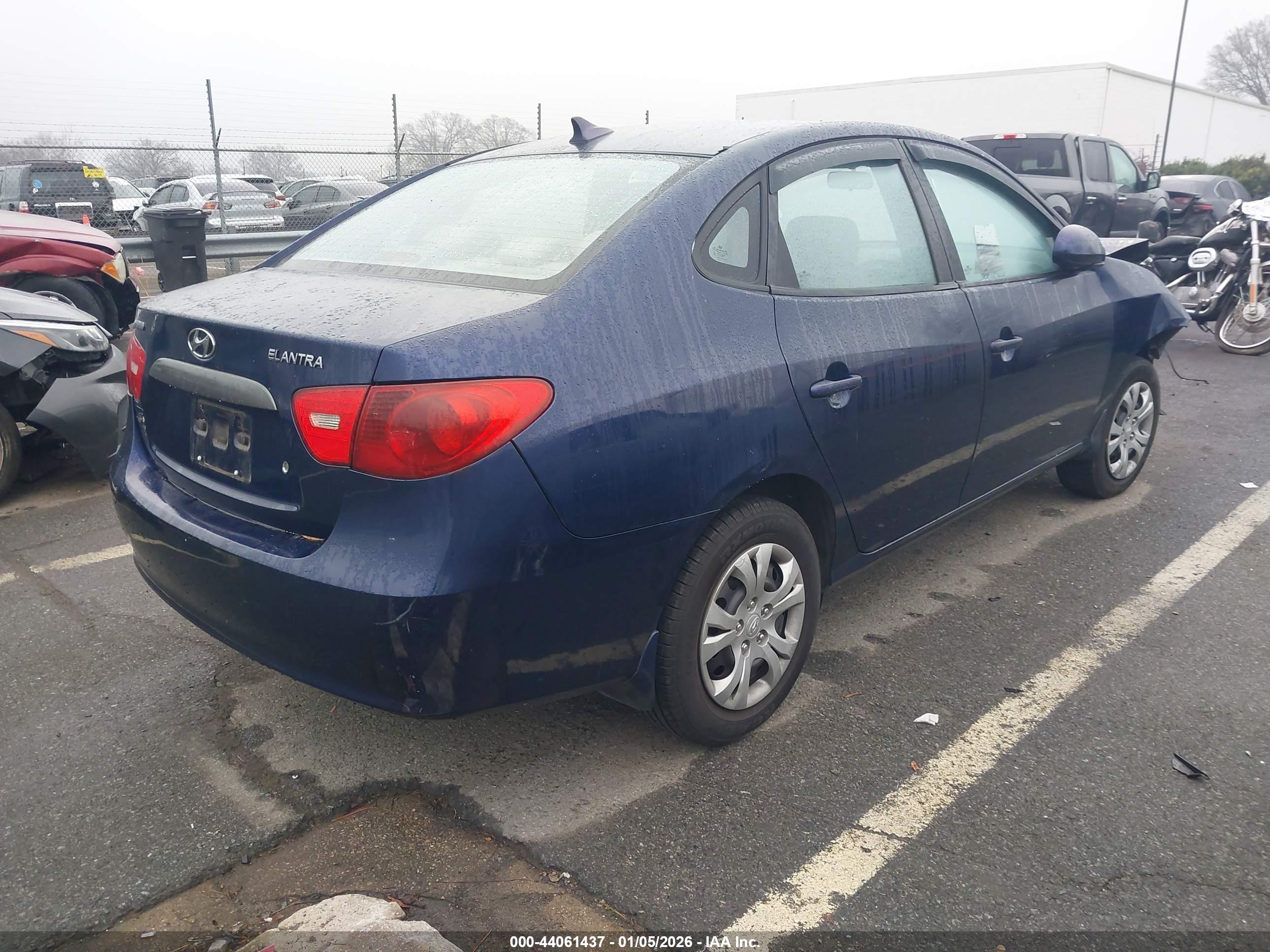 HYUNDAI ELANTRA image 4