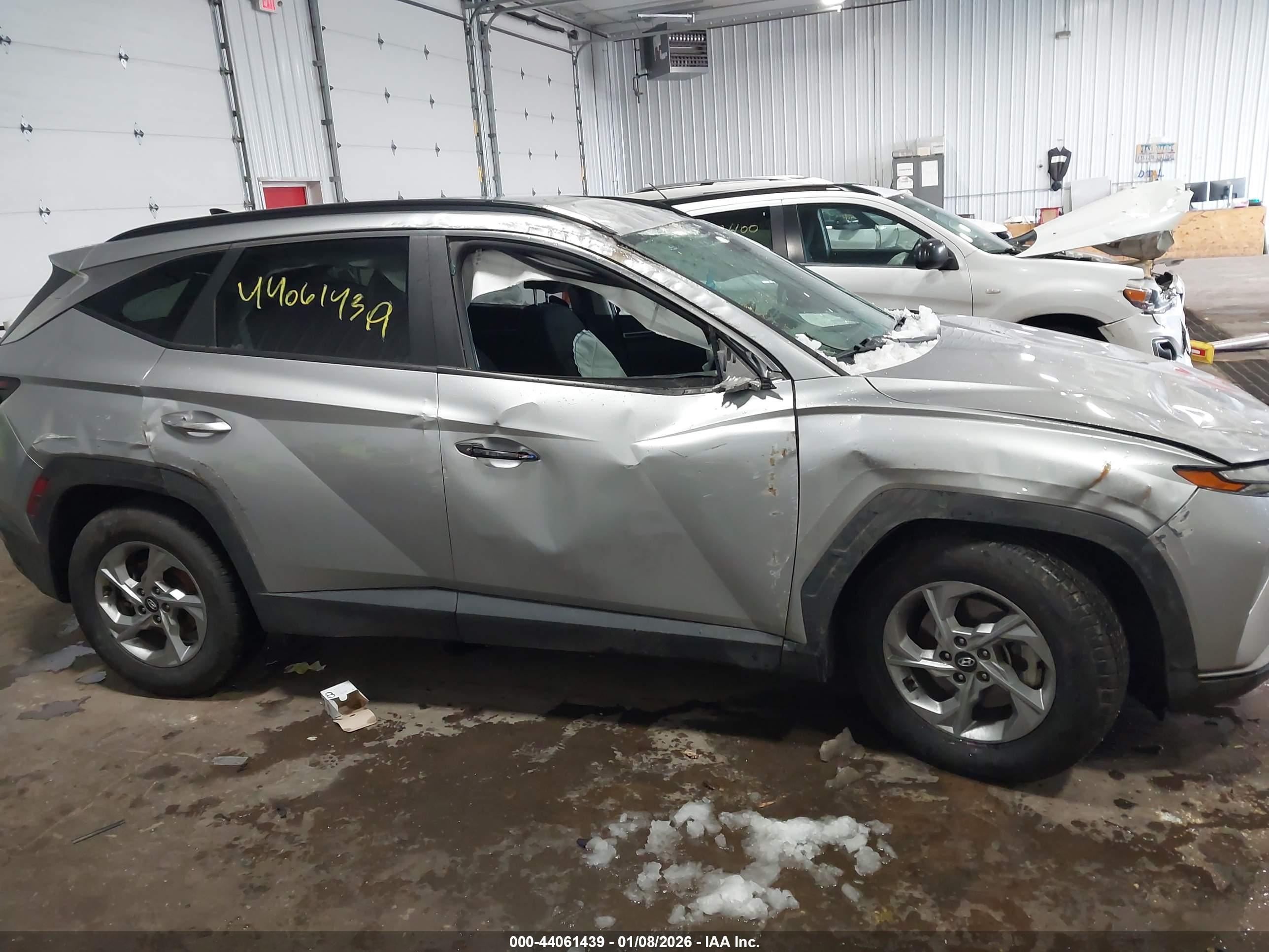 HYUNDAI TUCSON image 6