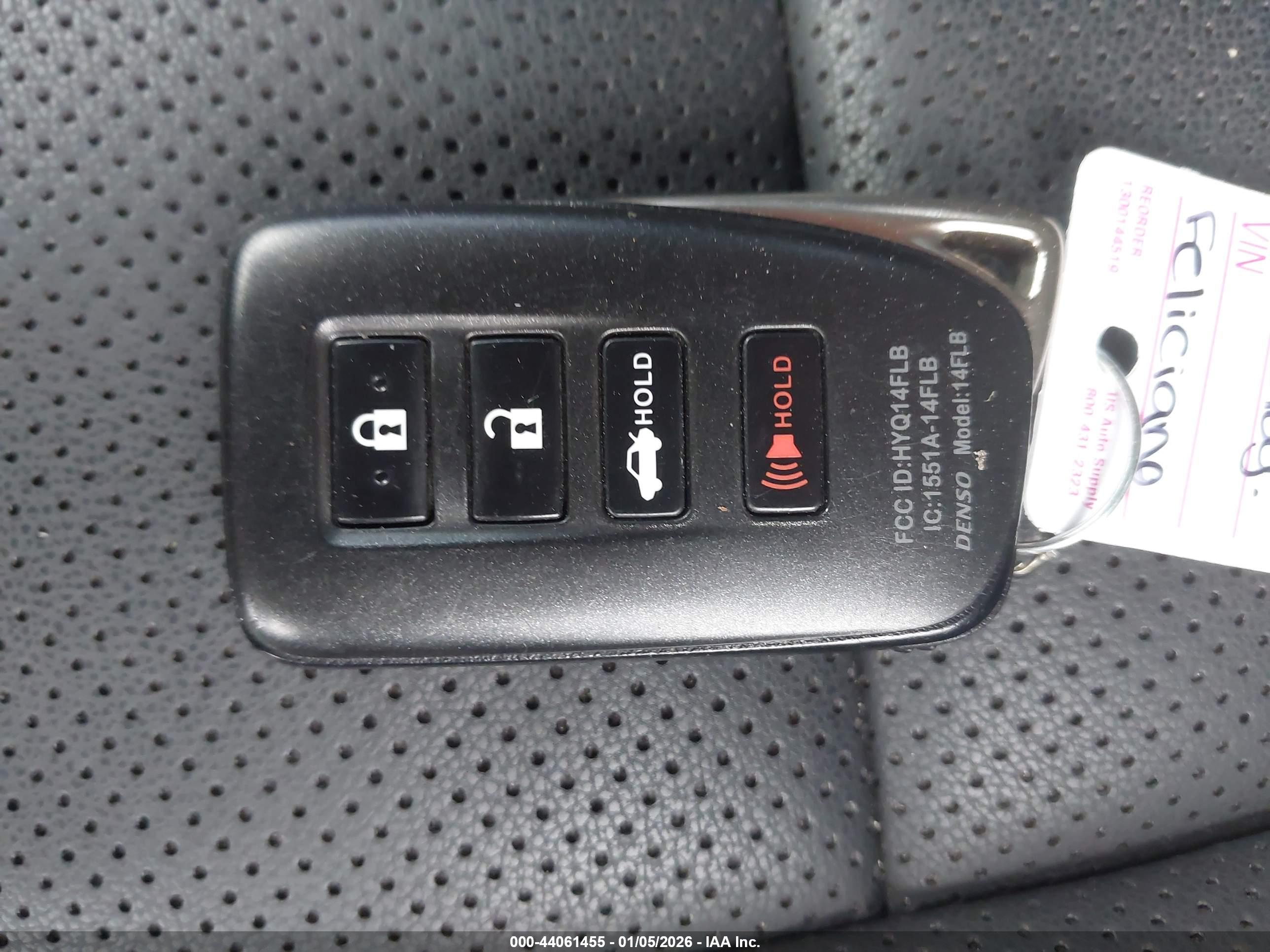 LEXUS IS image 11