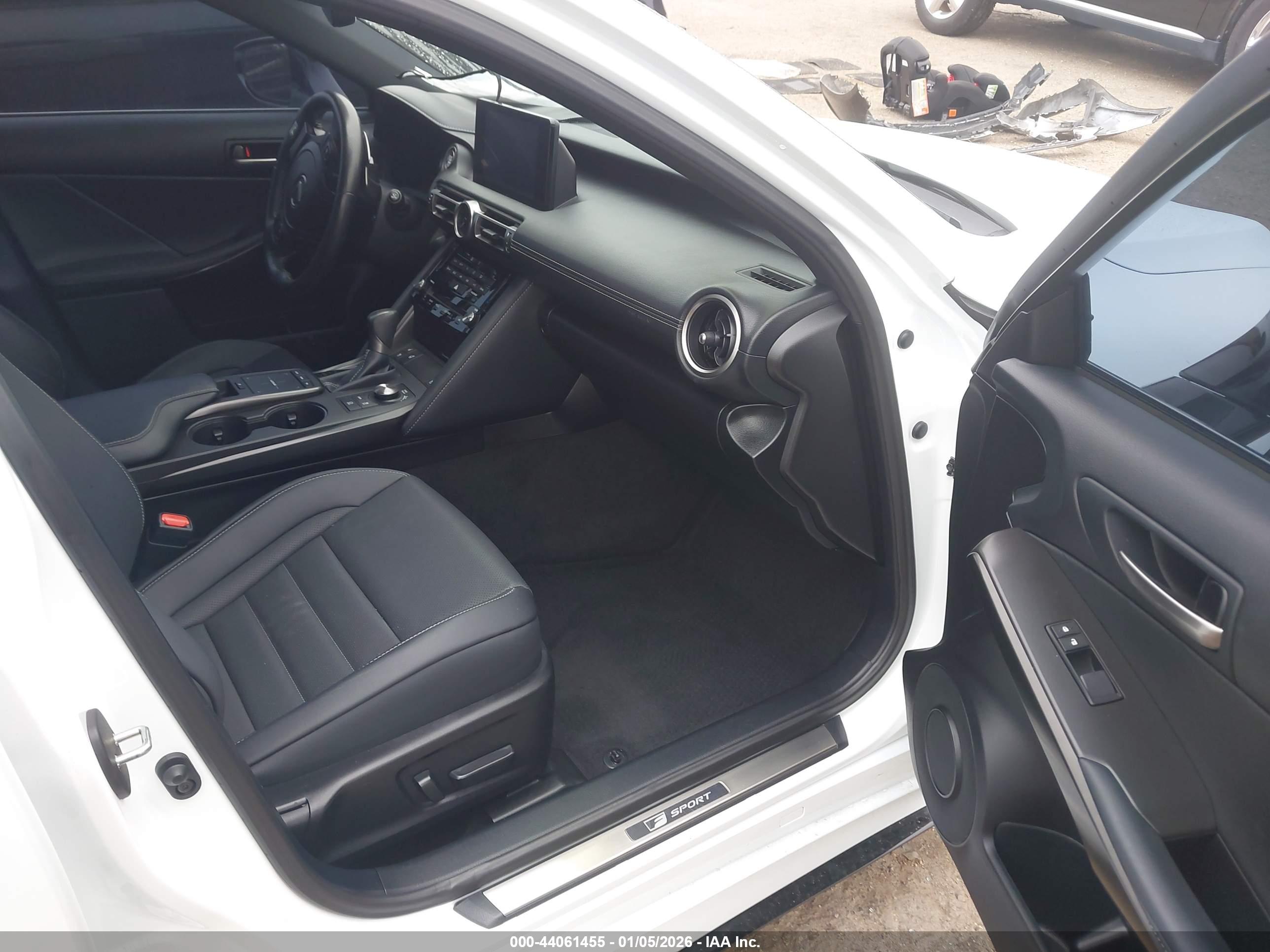 LEXUS IS image 5