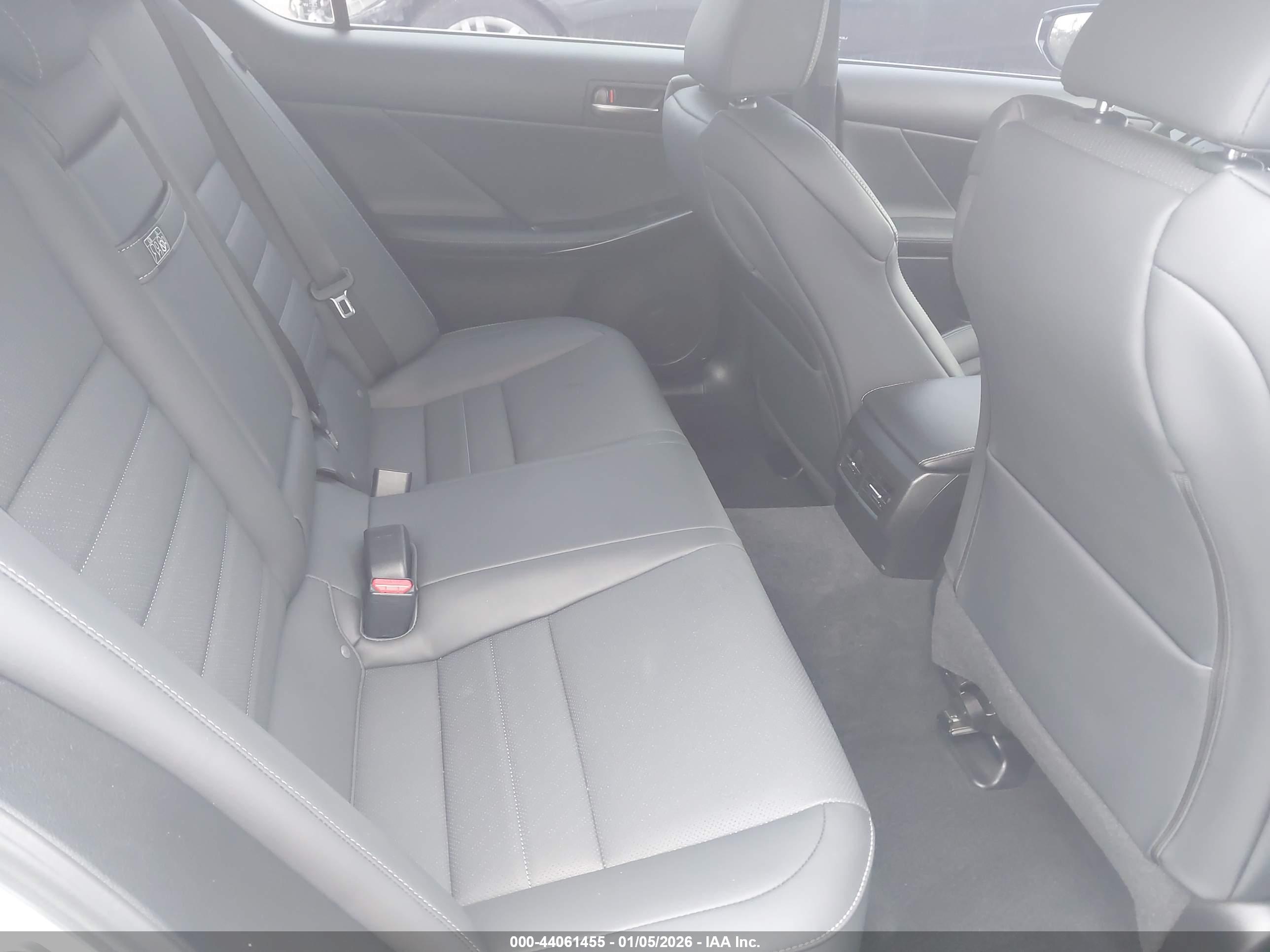 LEXUS IS image 8