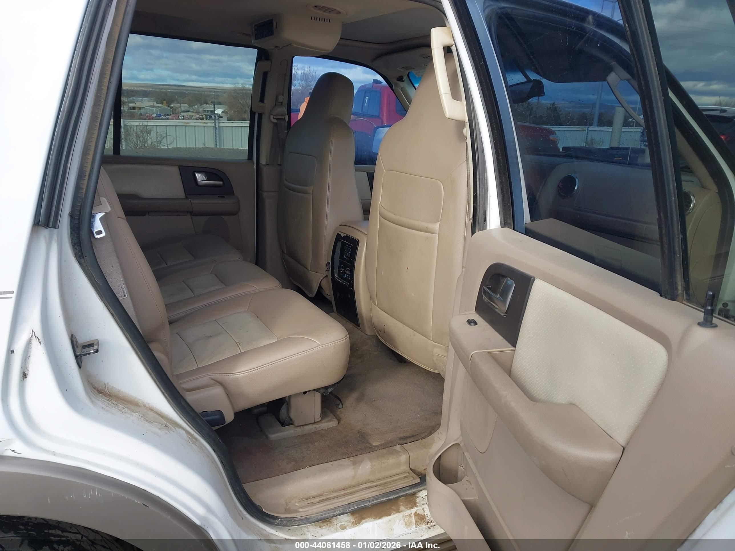 FORD EXPEDITION image 8
