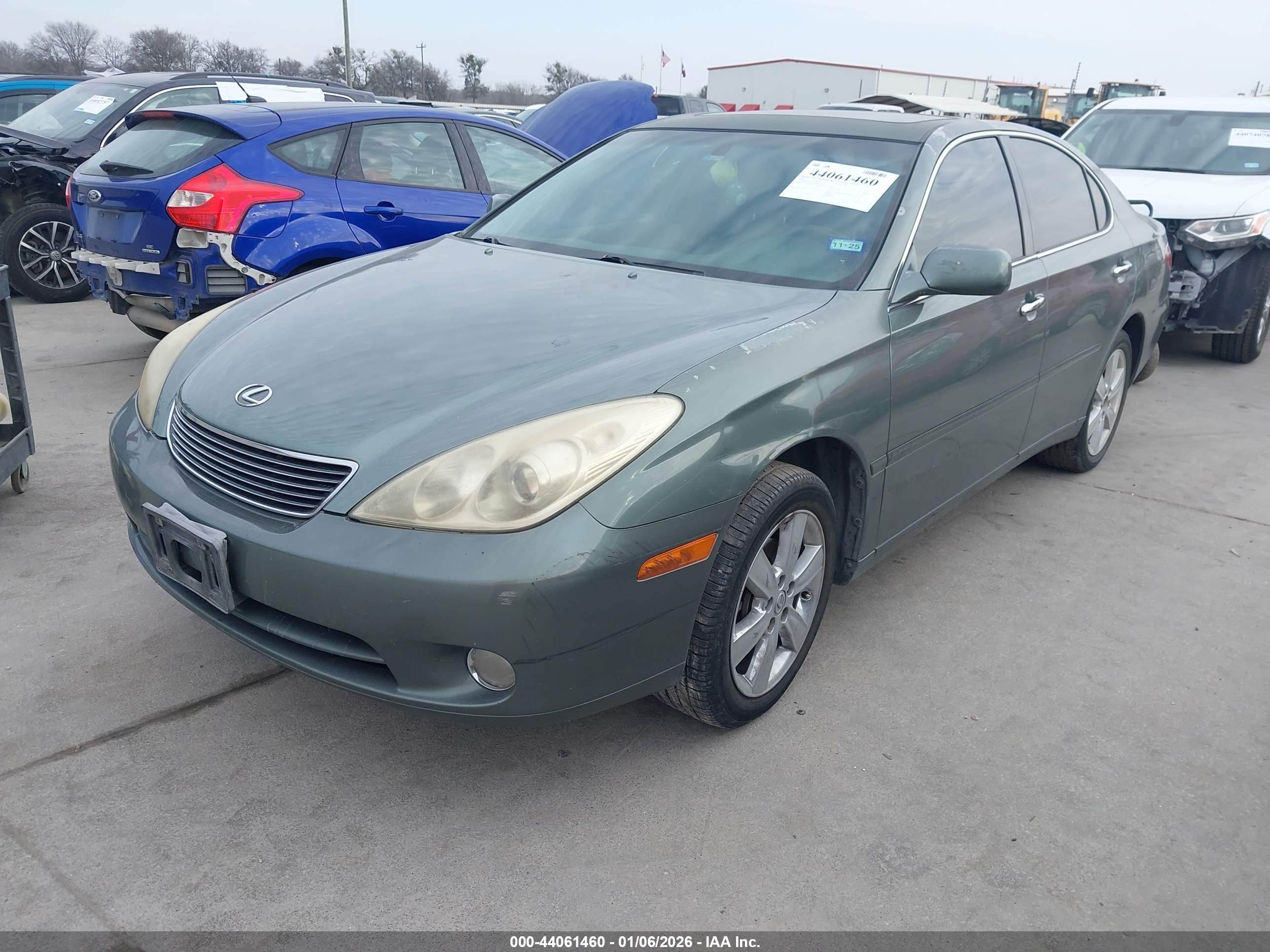 LEXUS ES image 2